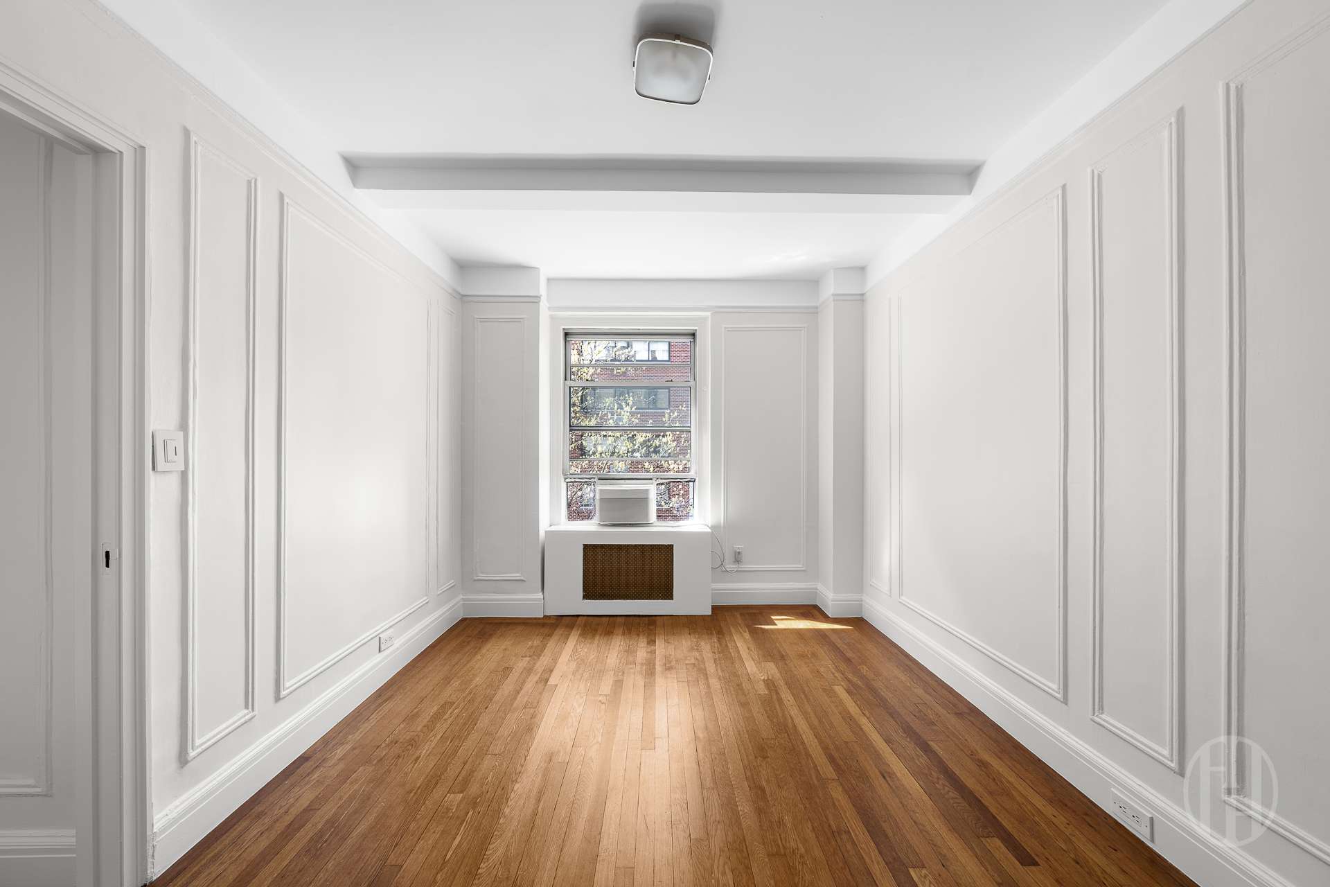 325 W 45th Street 401