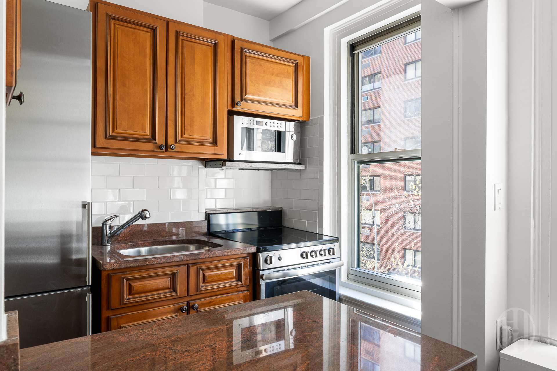 325 W 45th Street 401