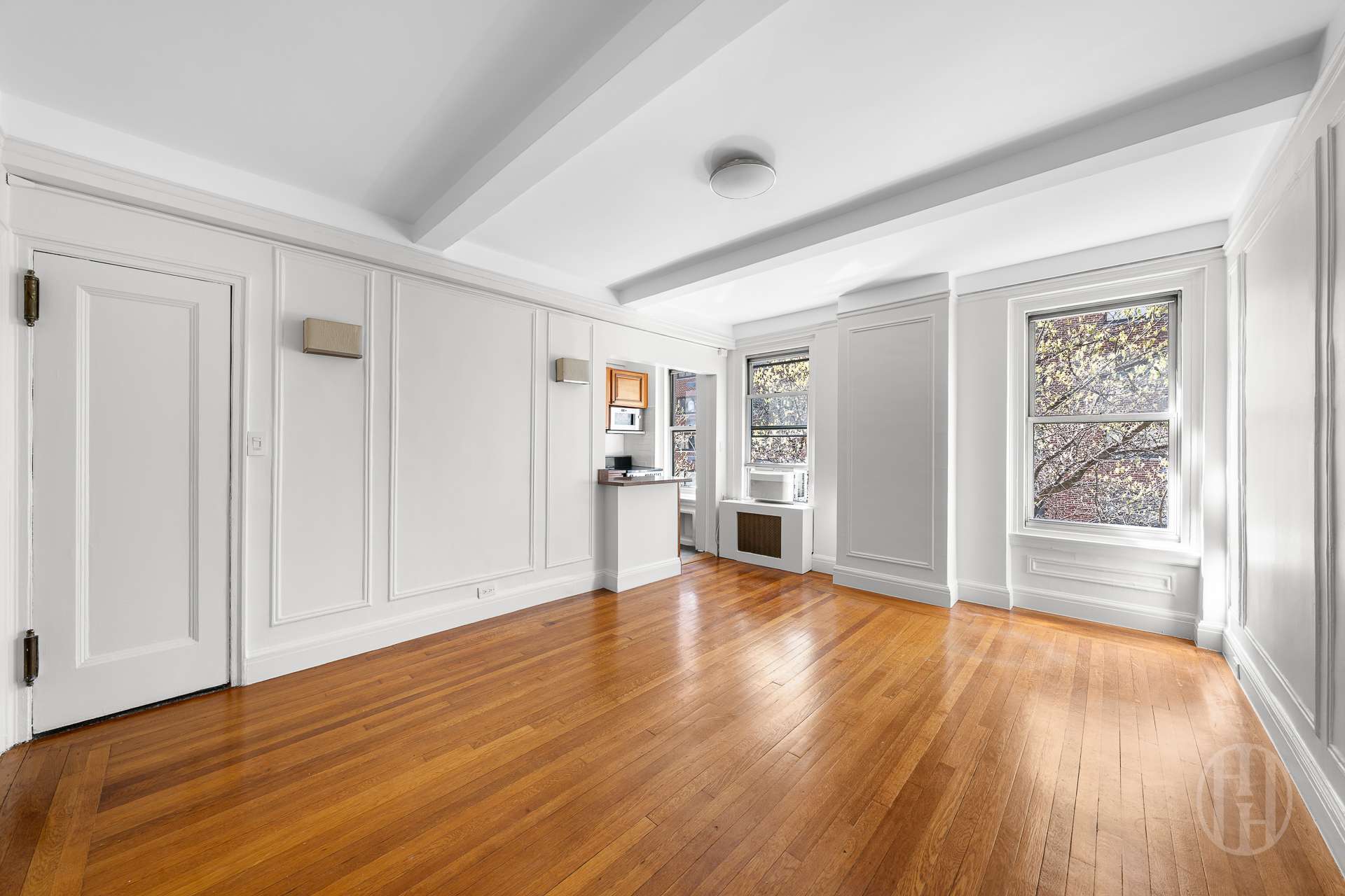 325 W 45th Street 401