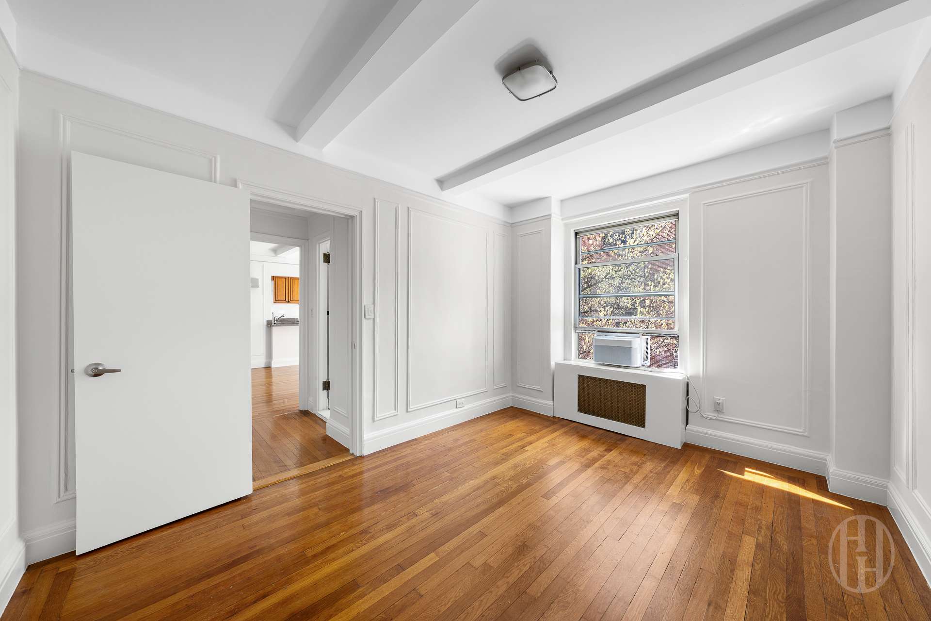 325 W 45th Street 401