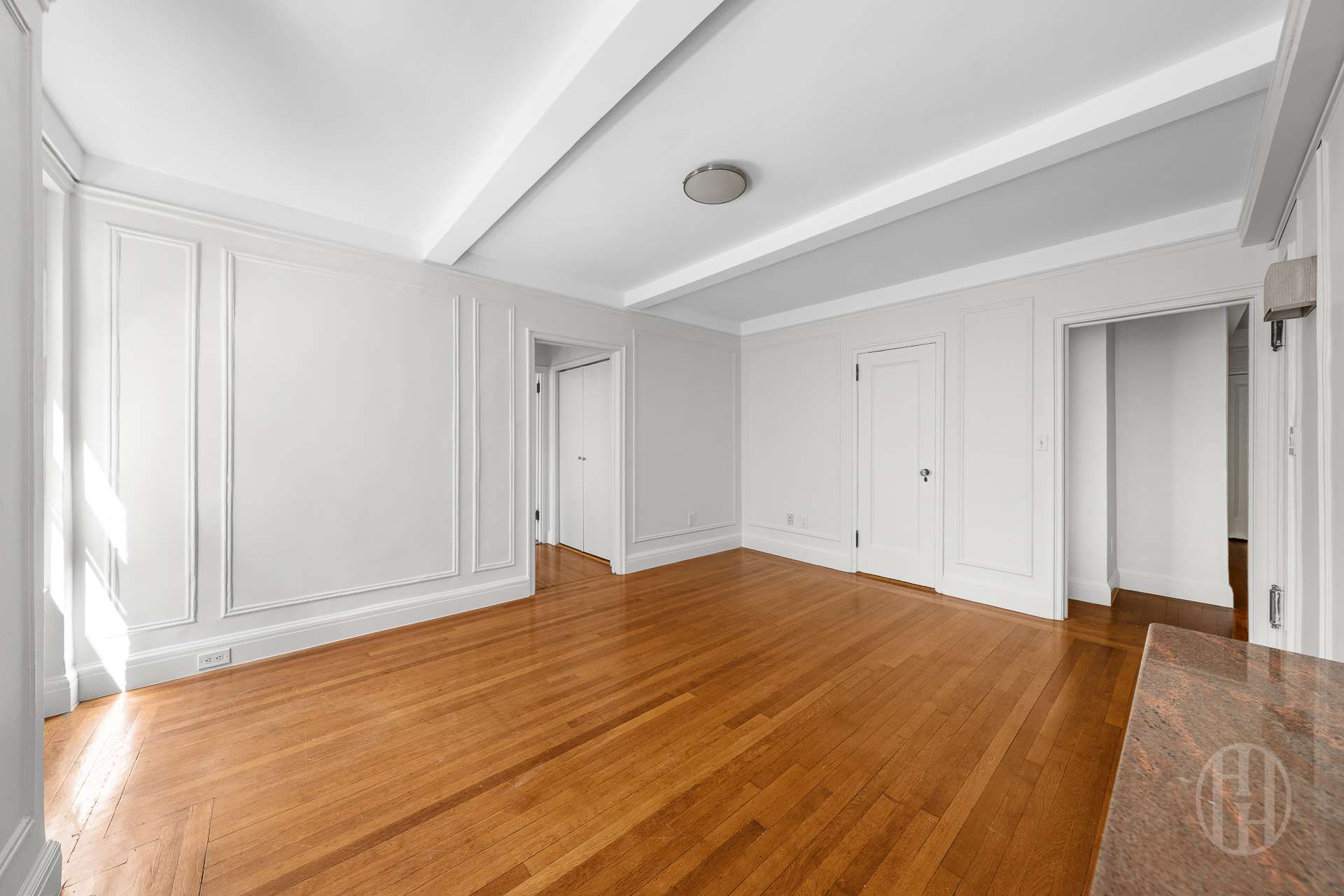 325 W 45th Street 401