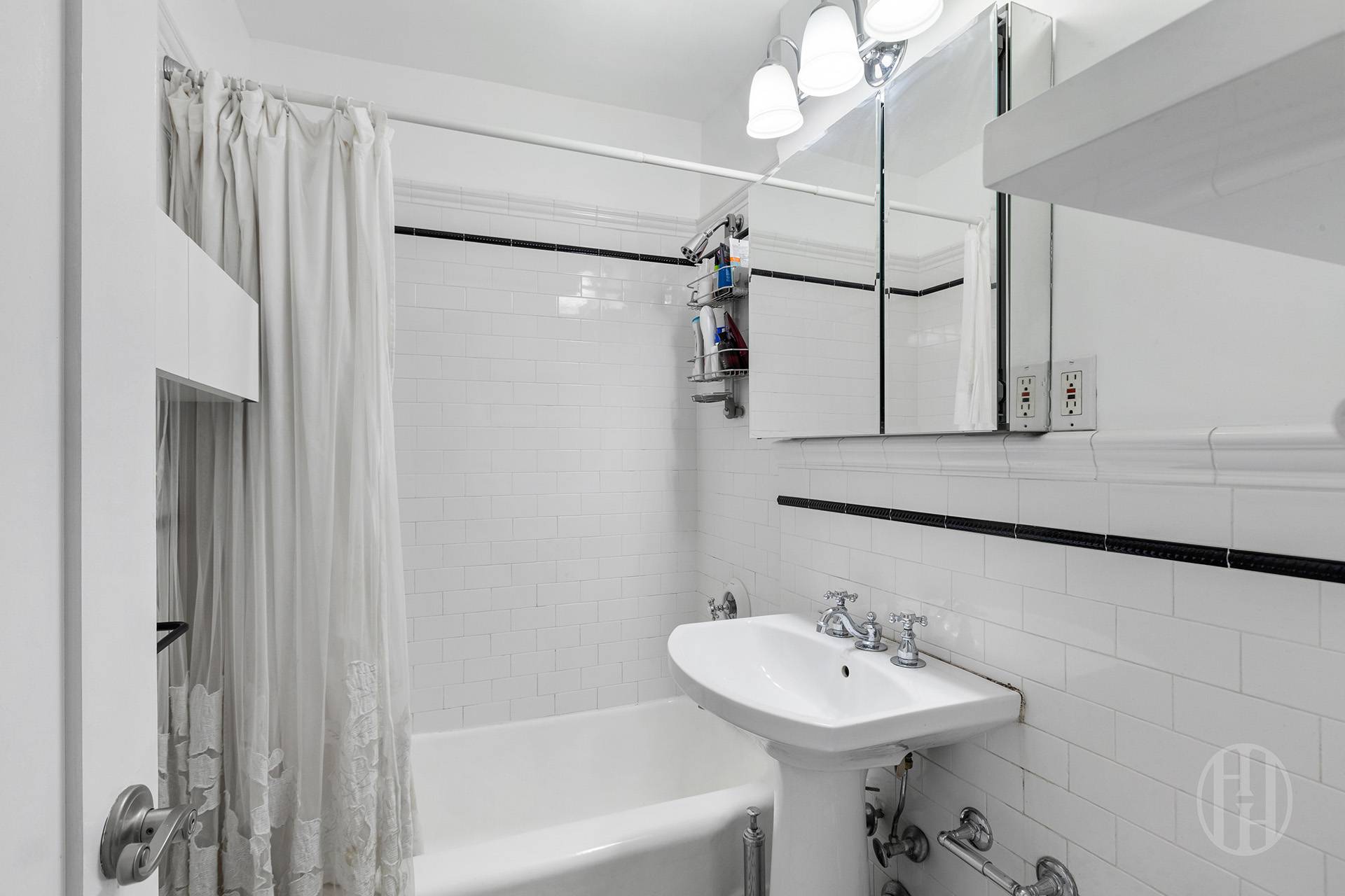 345 E 54th Street 3B