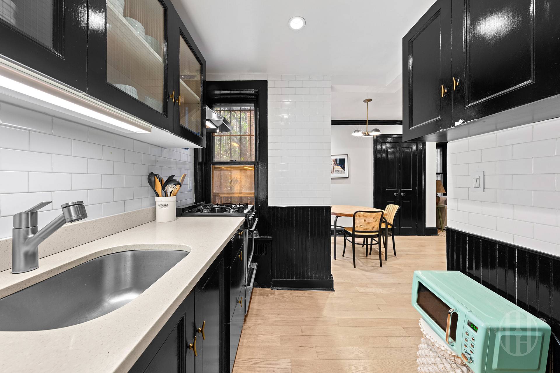 17 W 10th Street 1N