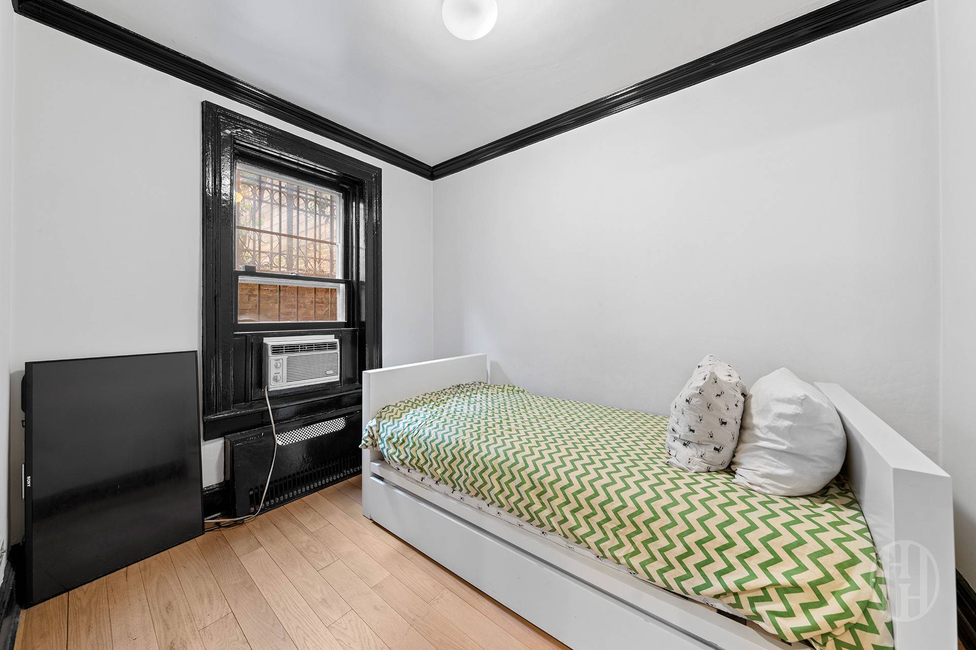 17 W 10th Street 1N