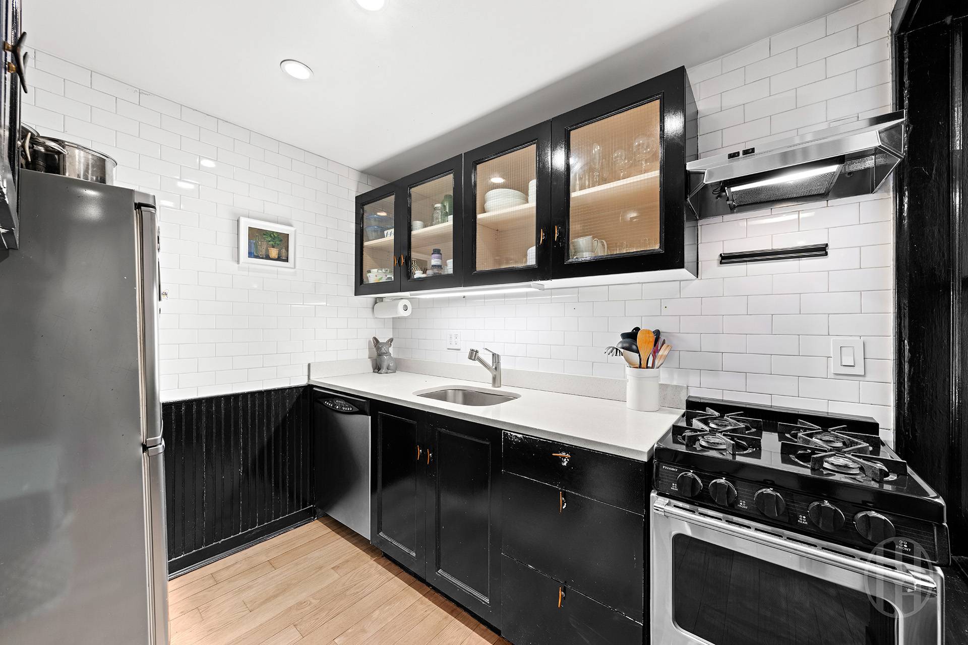 17 W 10th Street 1N