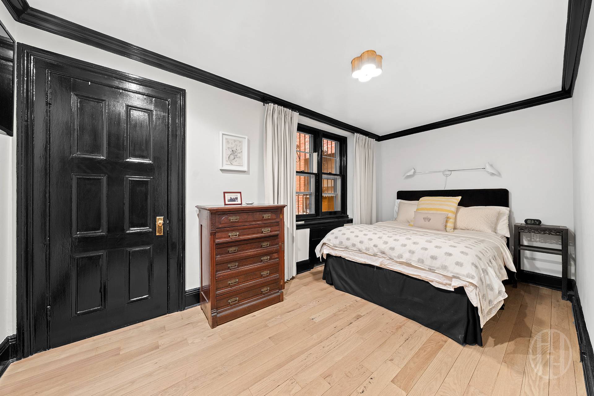 17 W 10th Street 1N