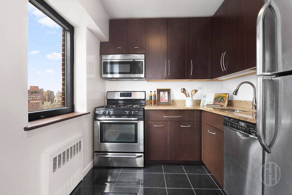 45 W 67th Street 19D