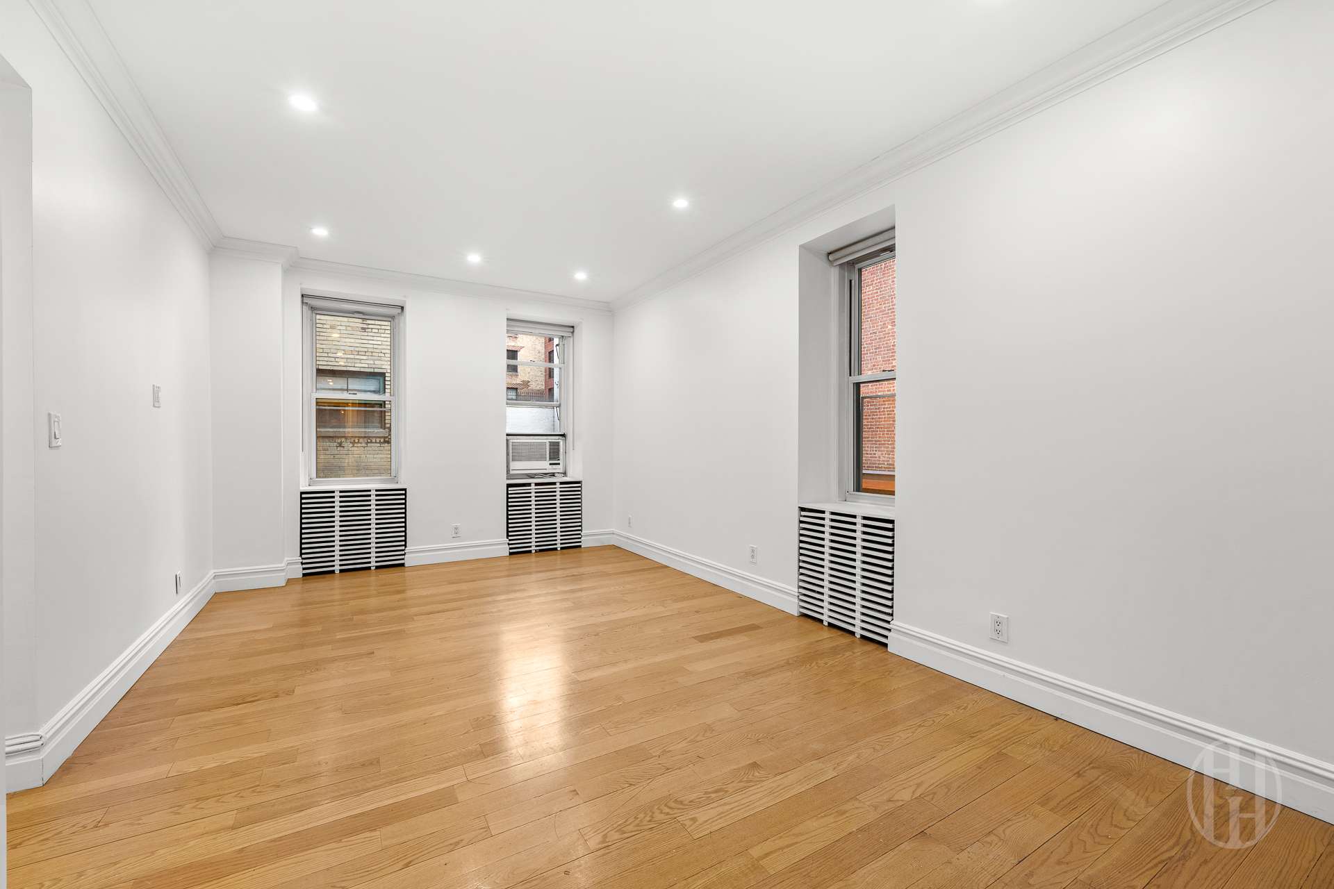 26 E 63rd Street 2c