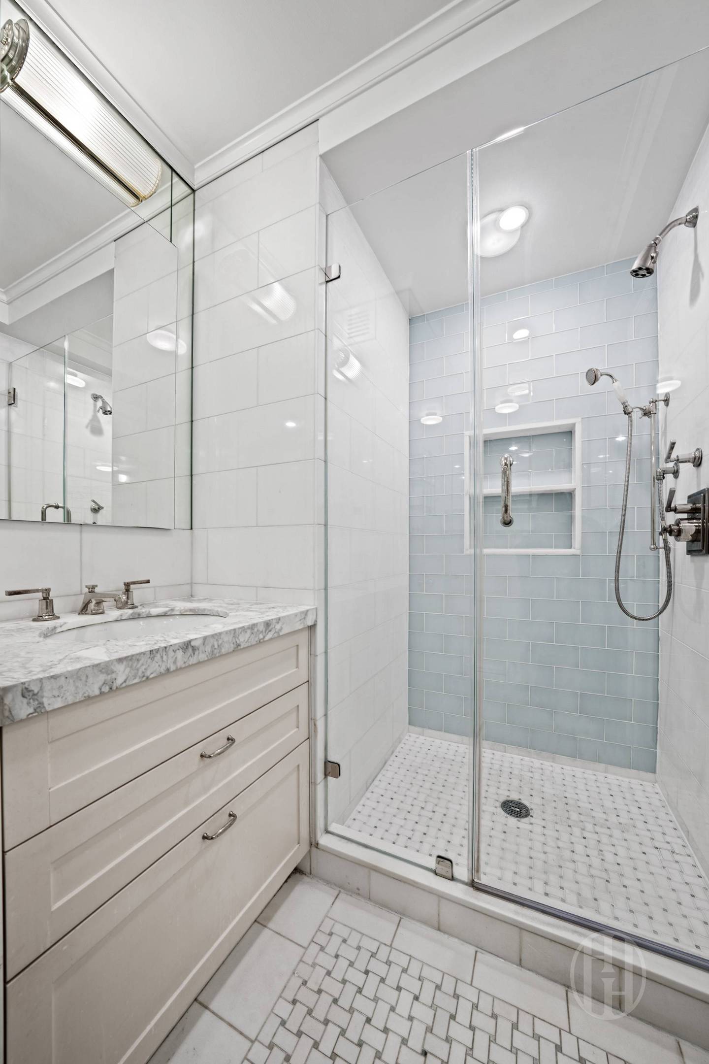 28 E 10th Street 10B