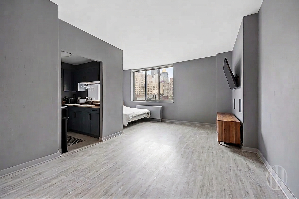 250 E 30th Street 8H