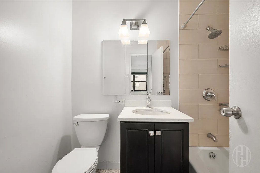 200 E 24th Street 1008