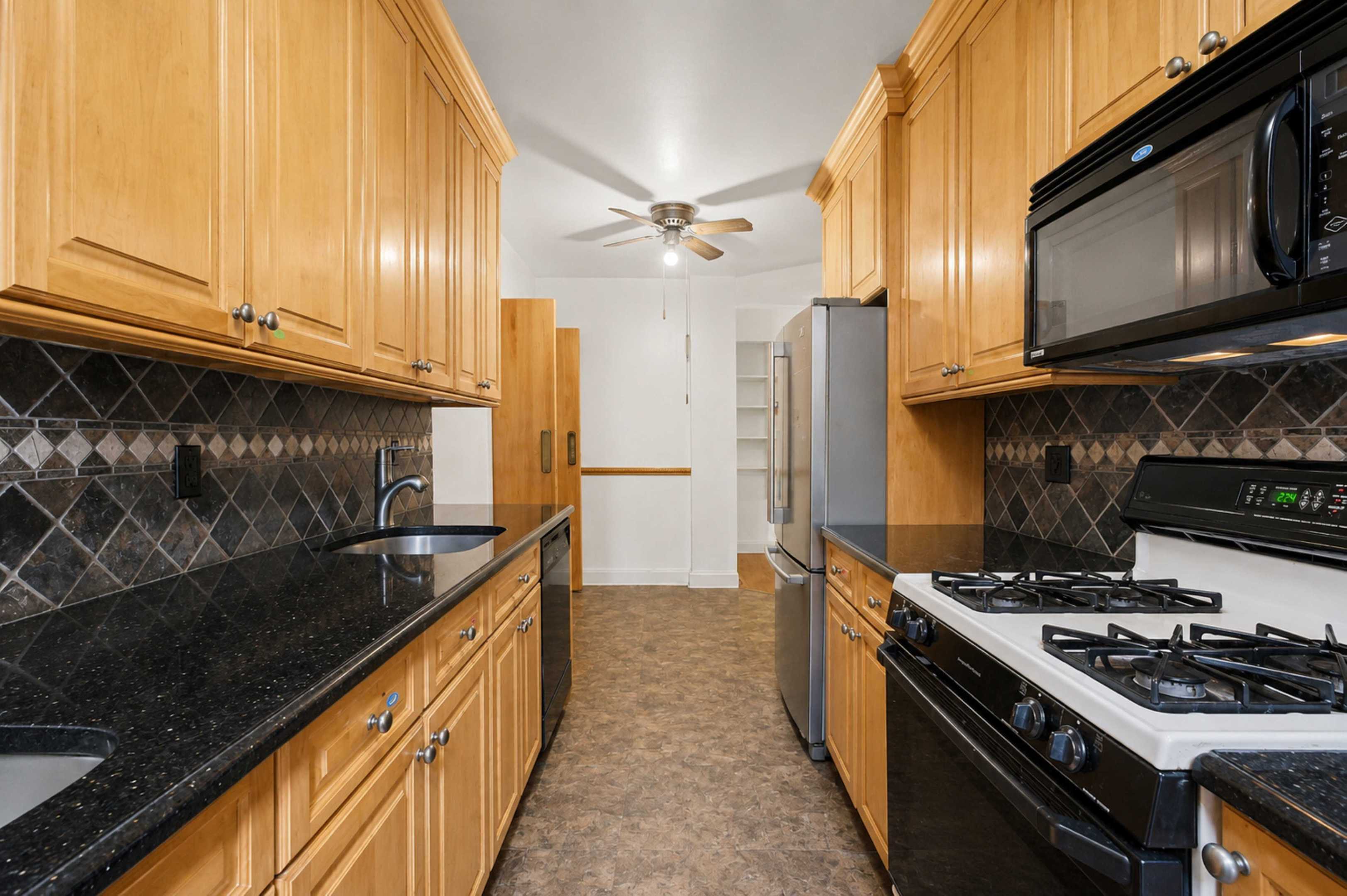 1615 Ave I 414-415