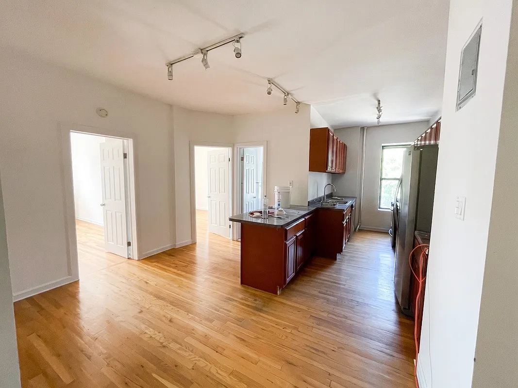 305 Ocean Avenue B55