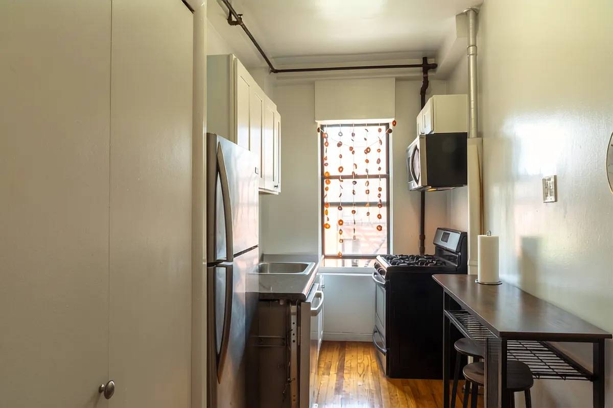401 W 47th Street 11