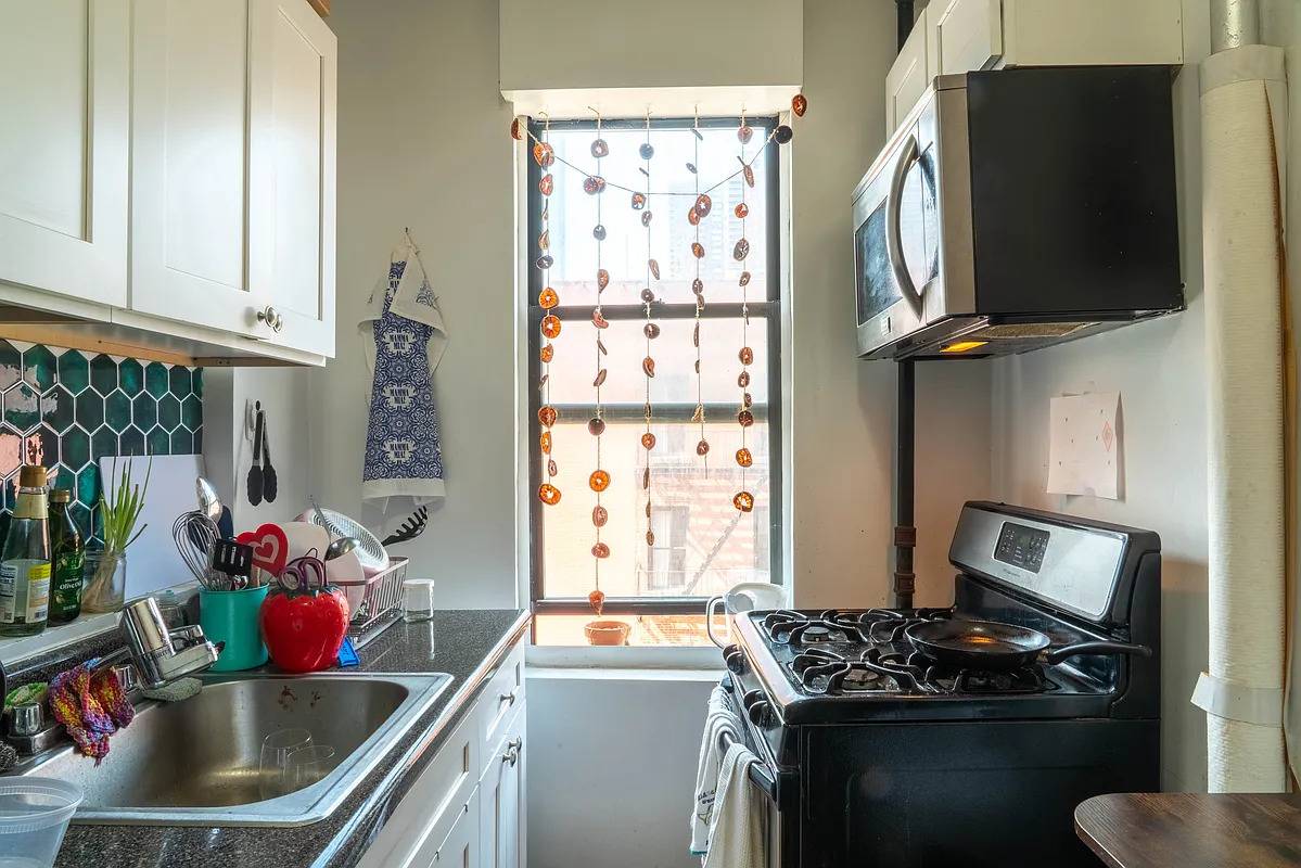 401 W 47th Street 11
