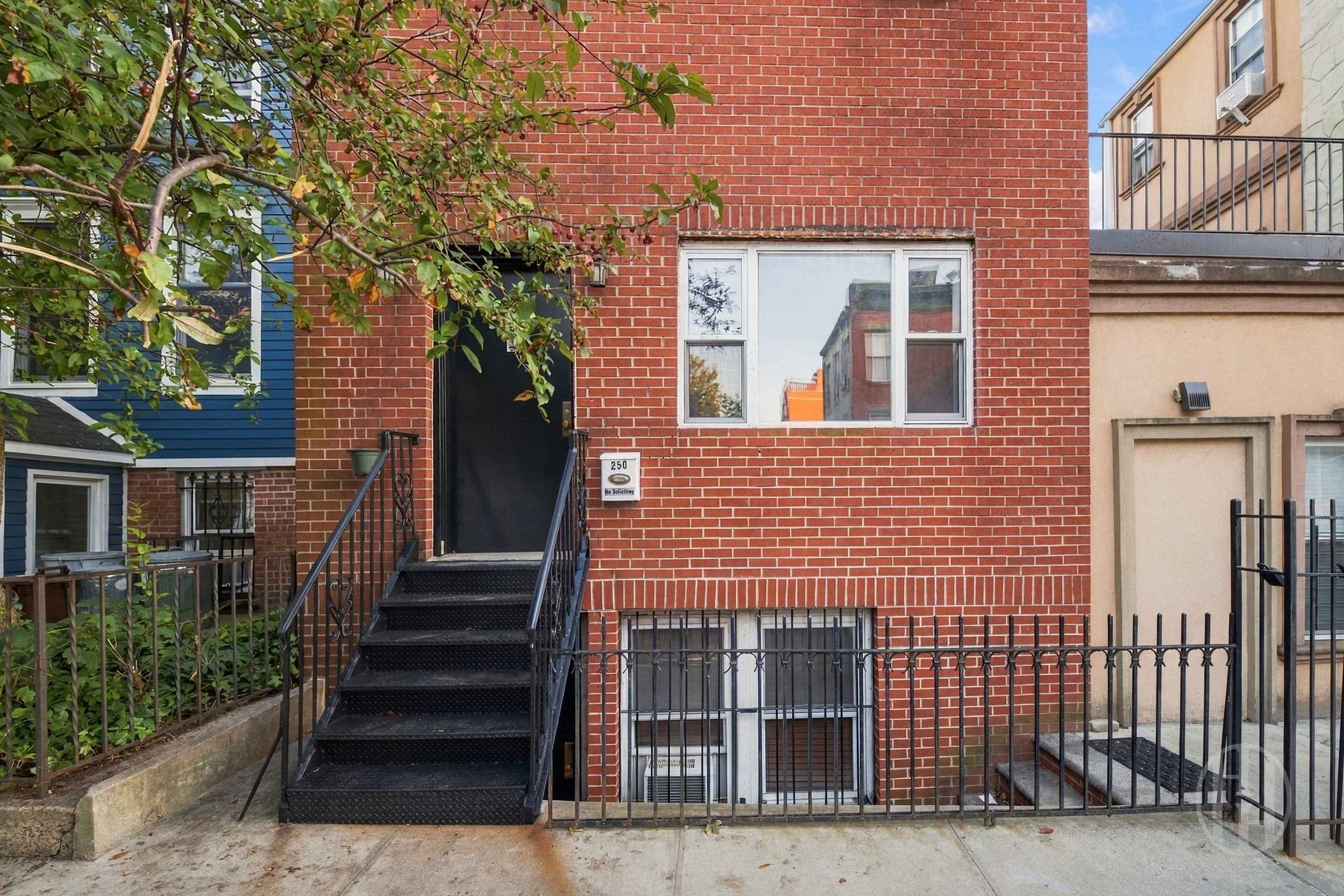 250 16th Street 1A
