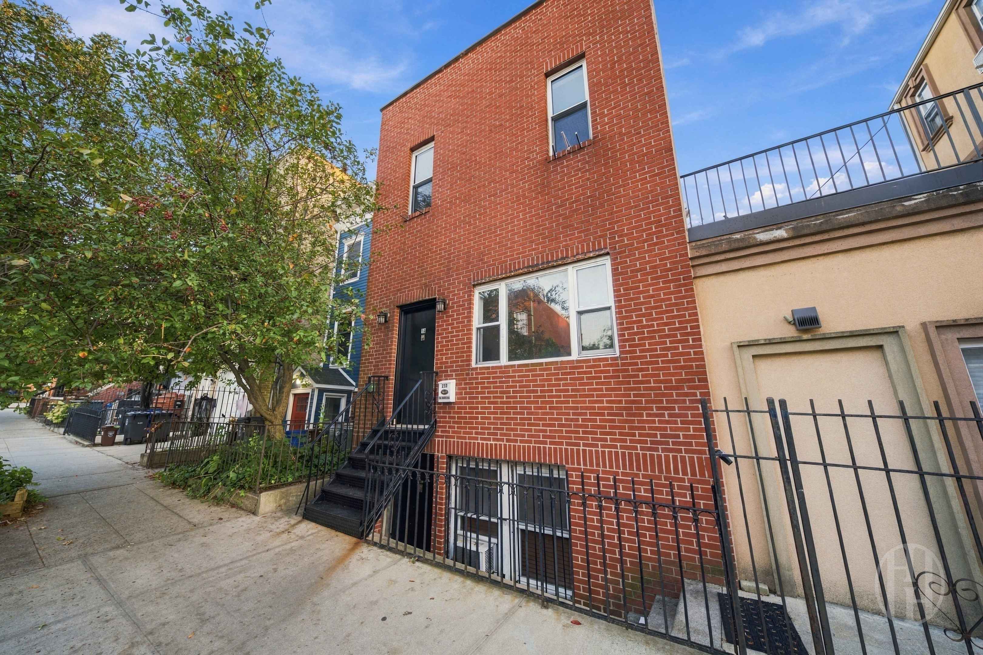 250 16th Street 1A