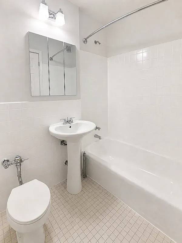 81-31 Baxter Avenue 1HH