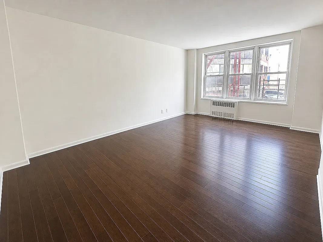 81-31 Baxter Avenue 1HH