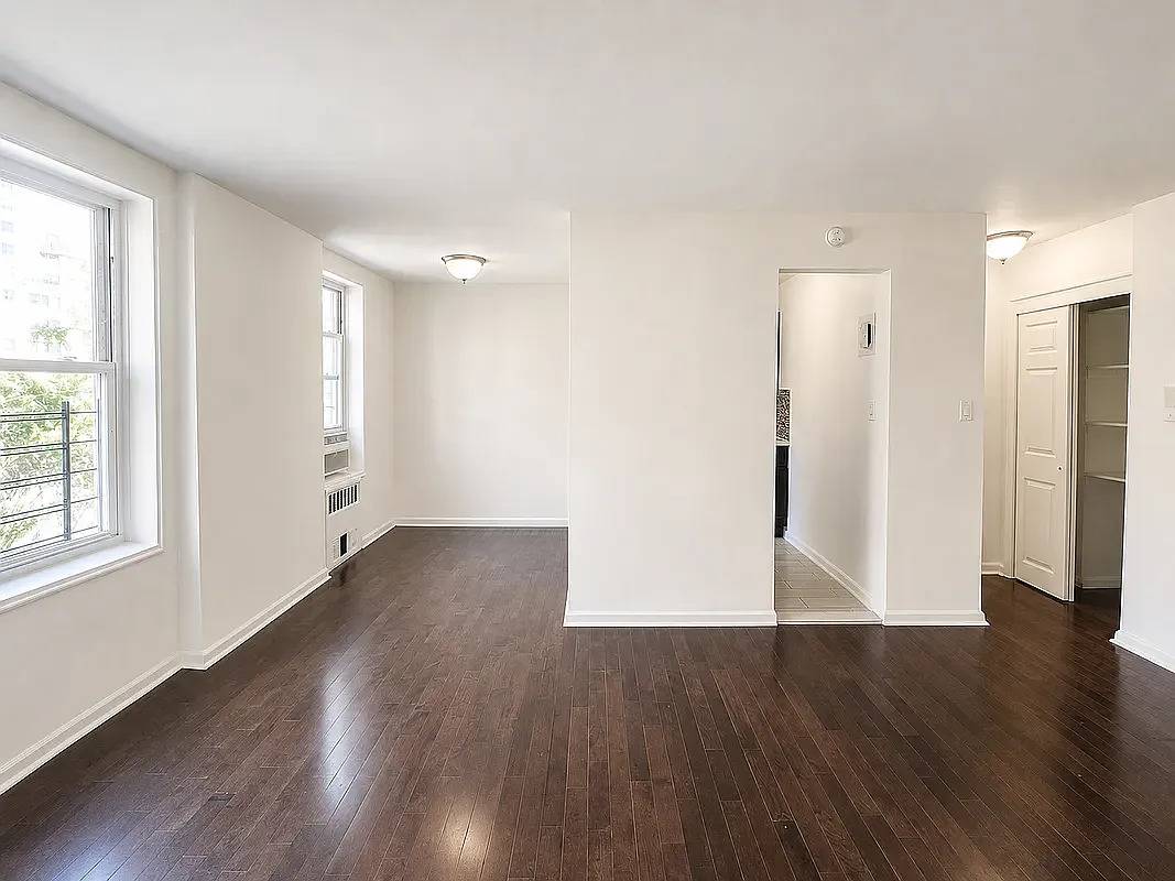 81-31 Baxter Avenue 1HH
