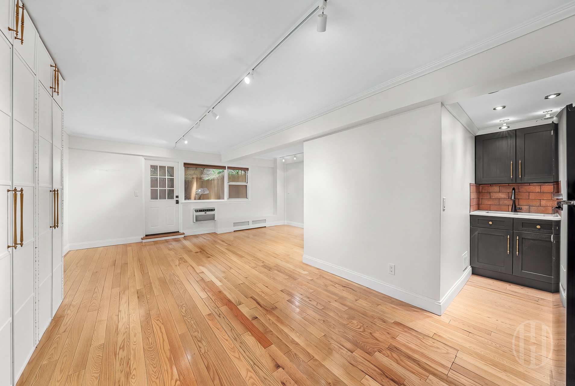 335 E 51st Street LG