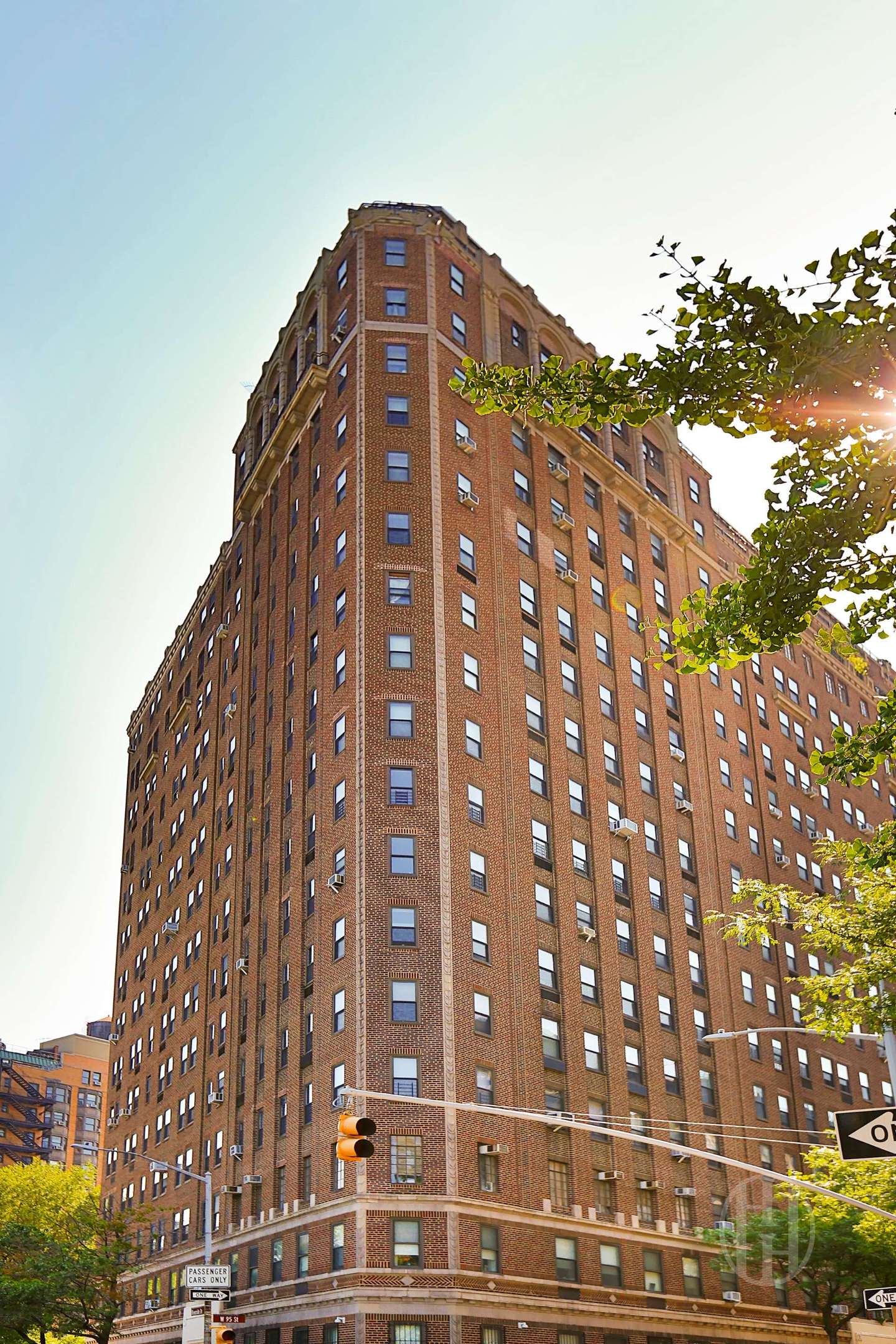 230 Riverside Drive 15L