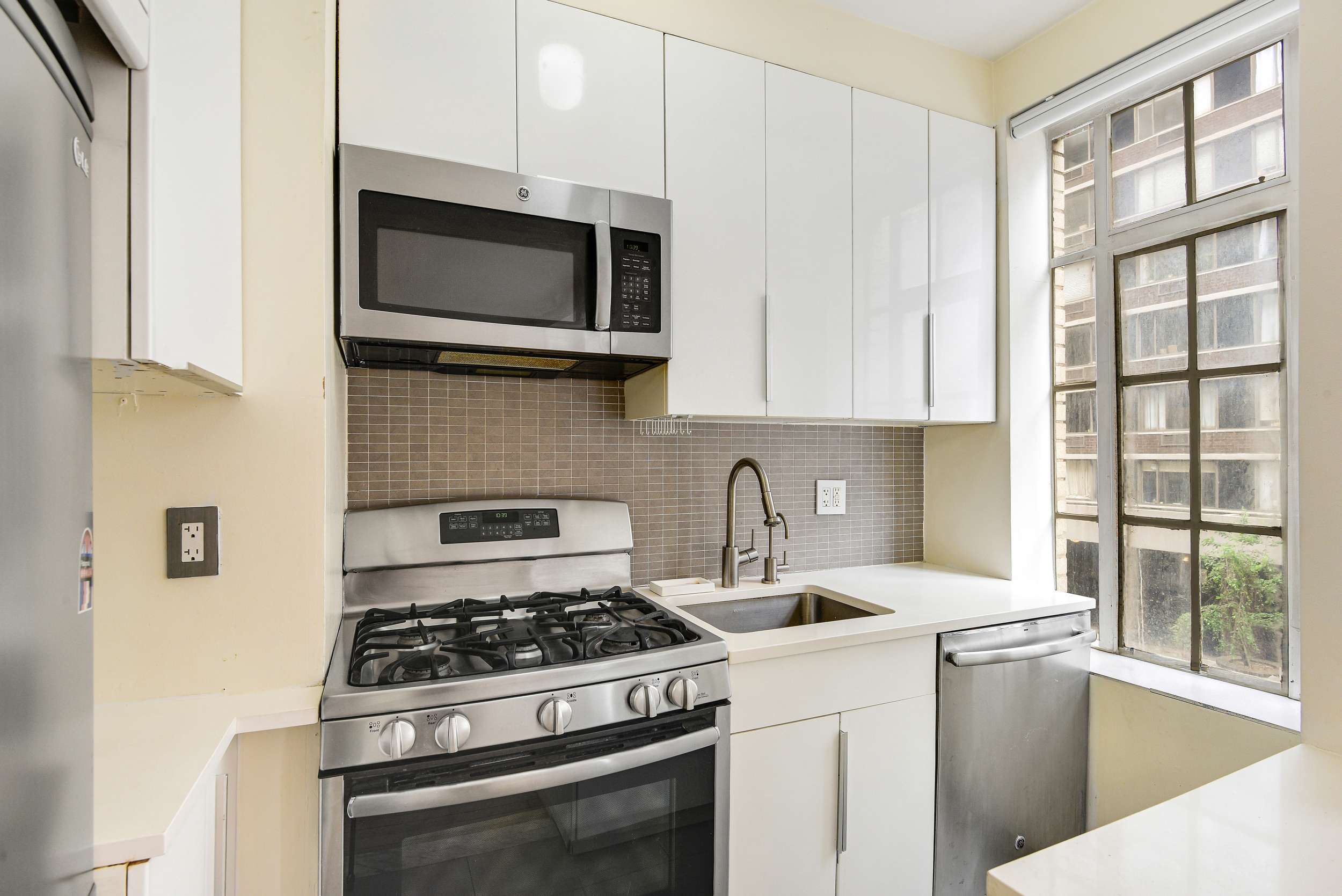 333 W 56th Street 3H