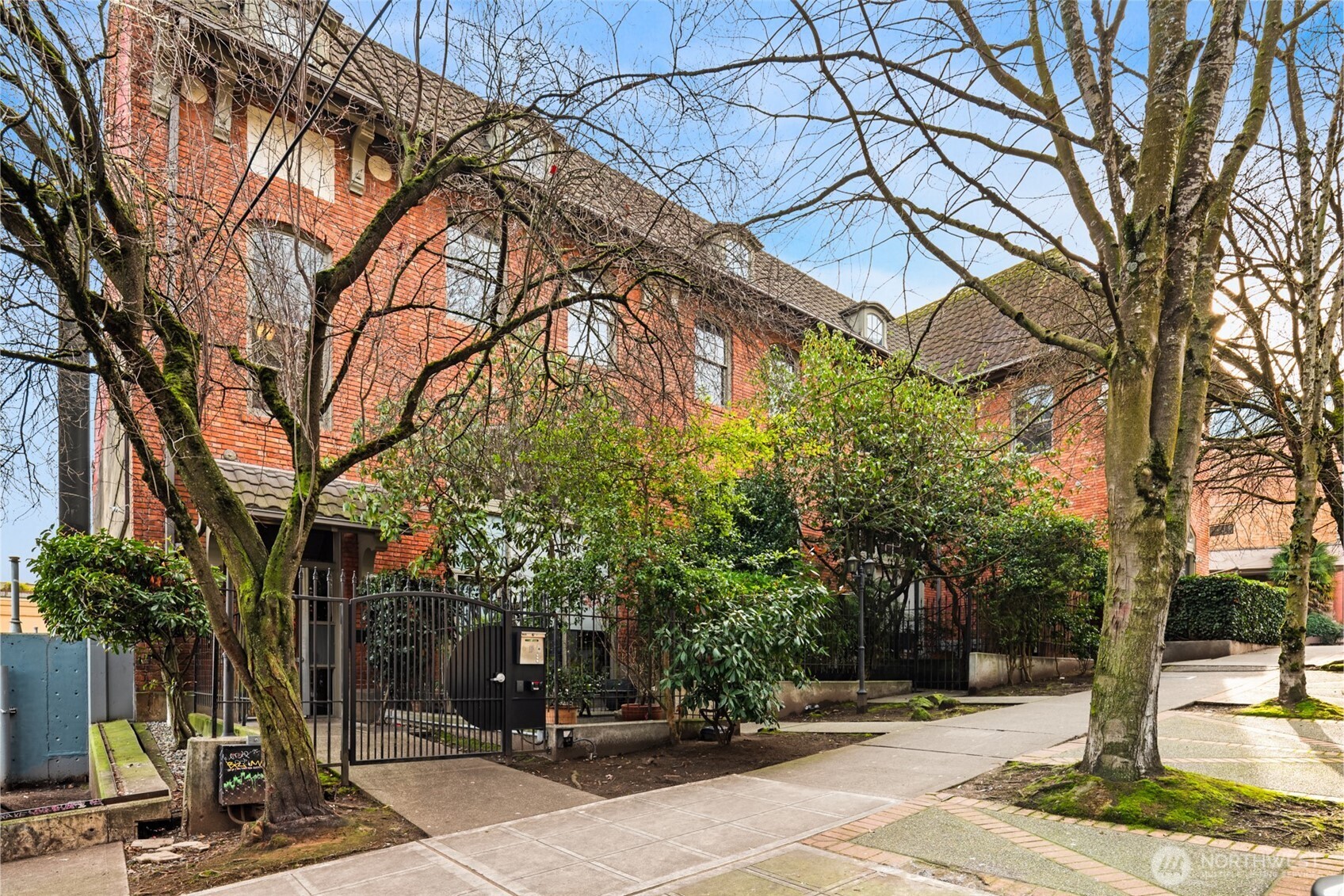 1406 Harvard Avenue Unit: 7