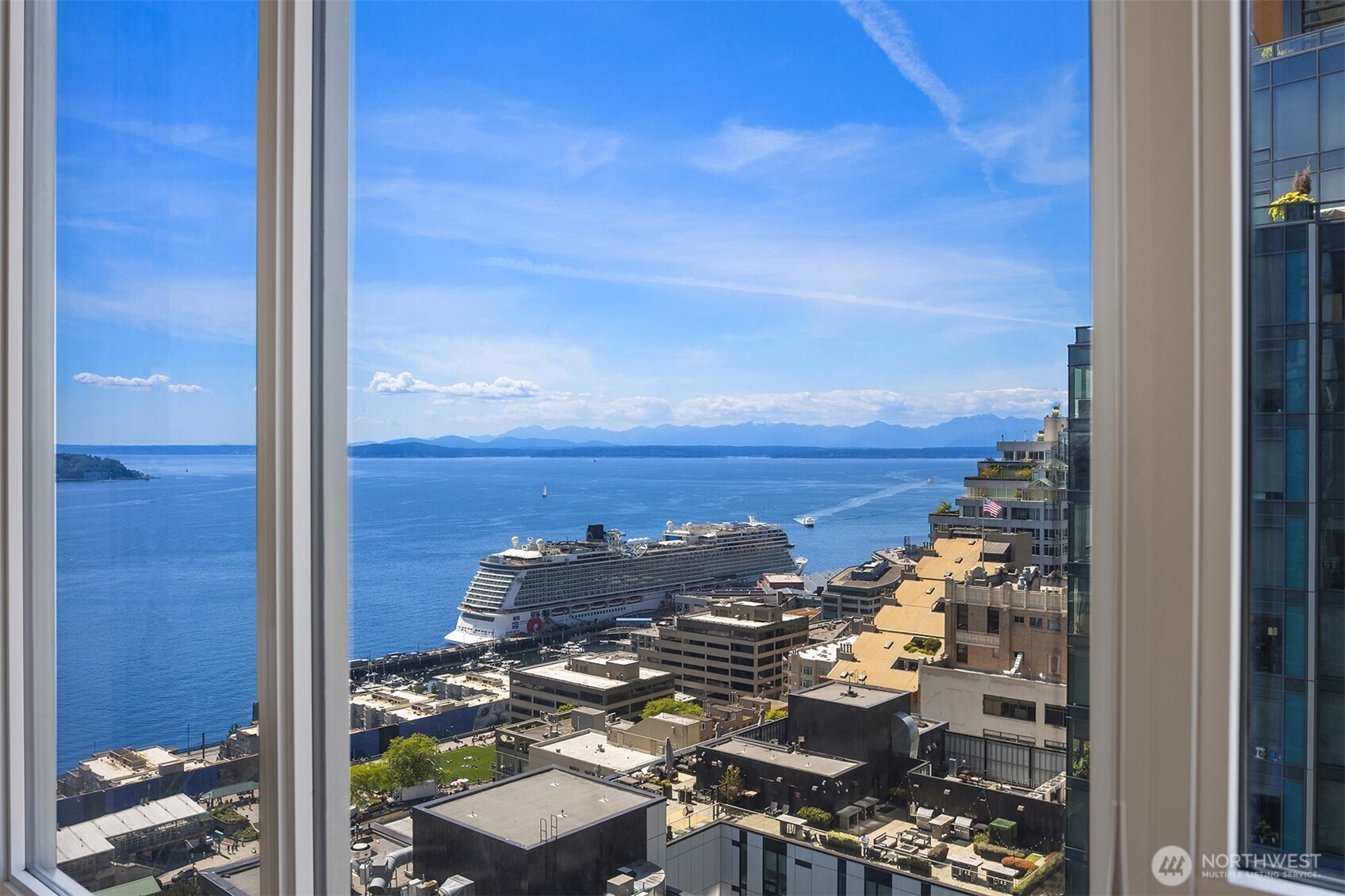 121 Stewart Street Unit: 2008