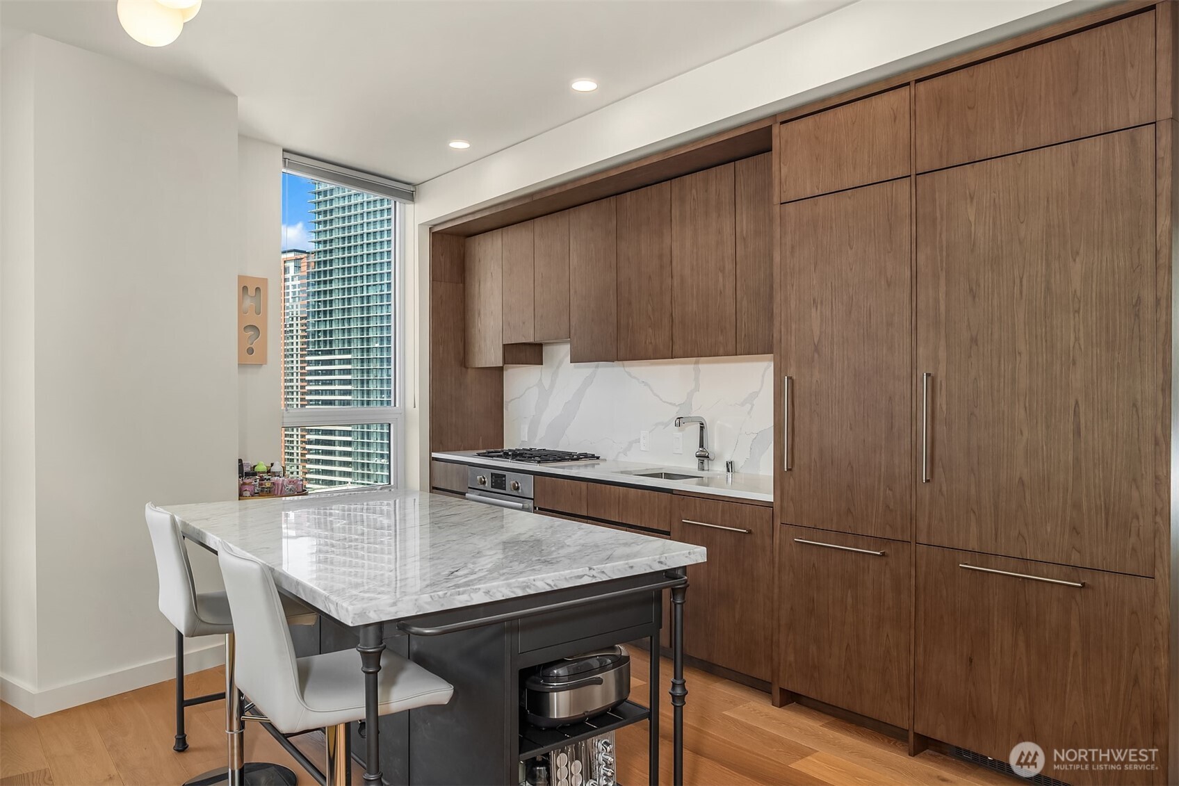 121 Stewart Street Unit: 2008