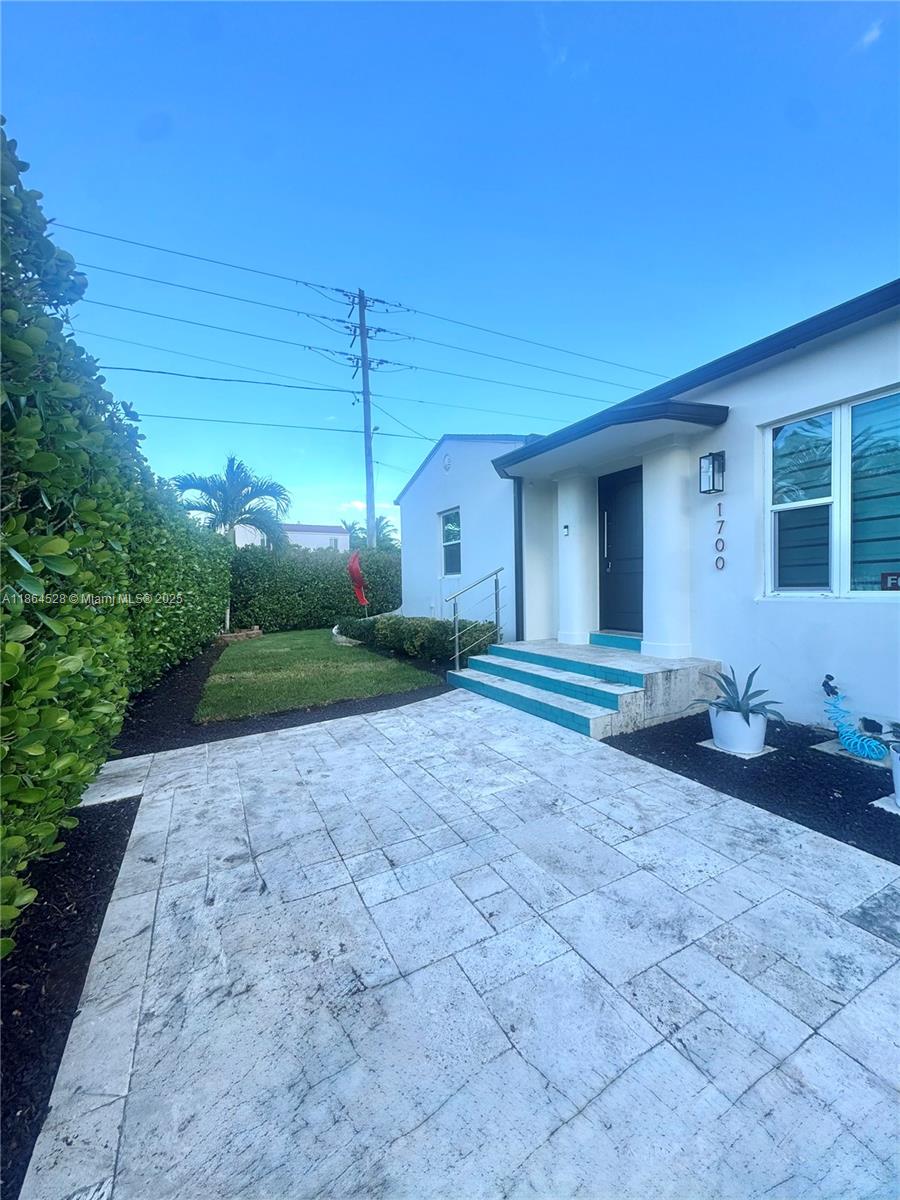1700 SW 16th Ter