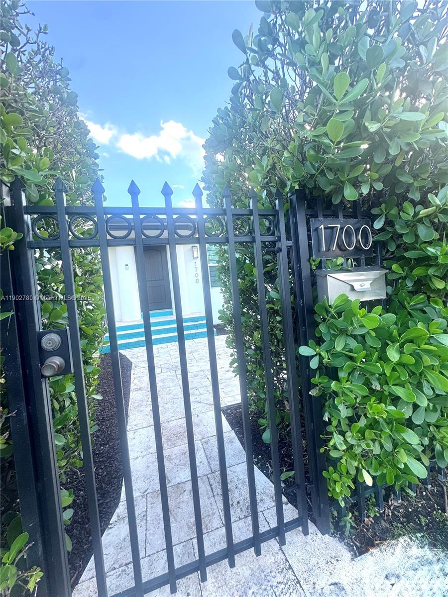 1700 SW 16th Ter # 305, Miami Unit: 305