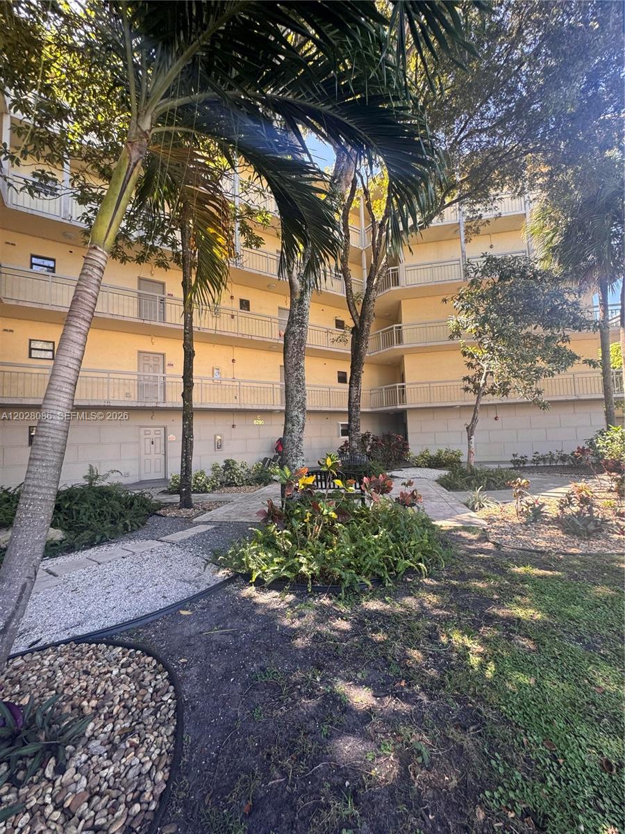 8290 Lake Dr # 506