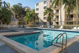 8290 Lake Dr # 506