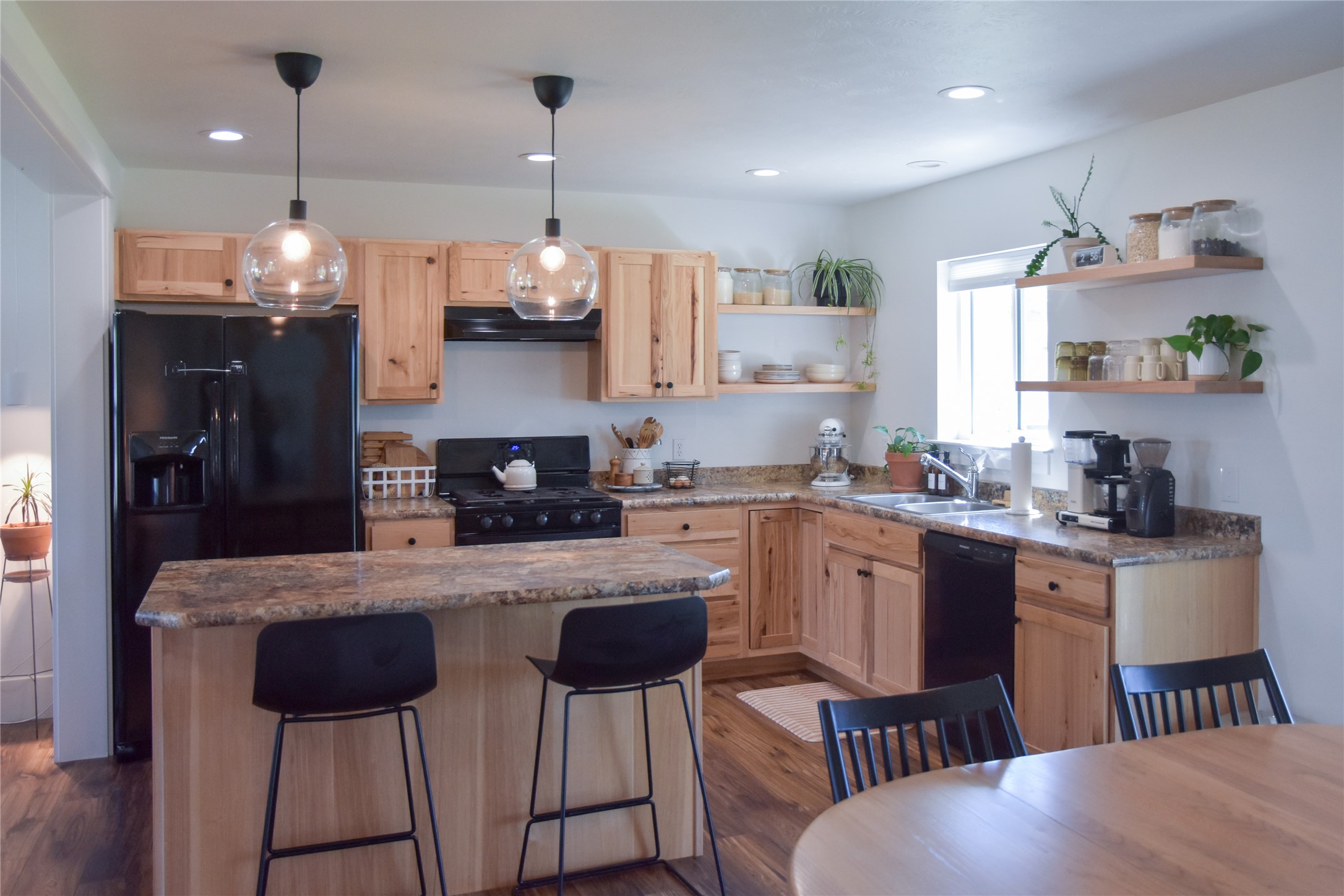 825 Cochise Way