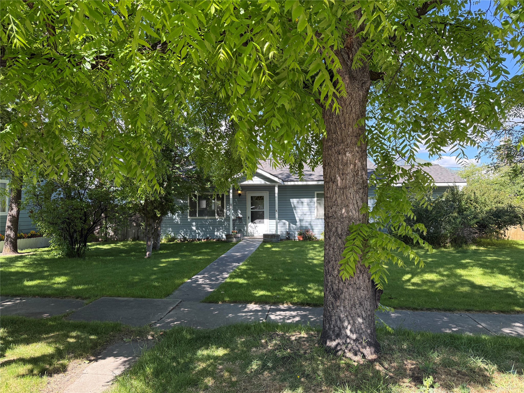 219 S 7th