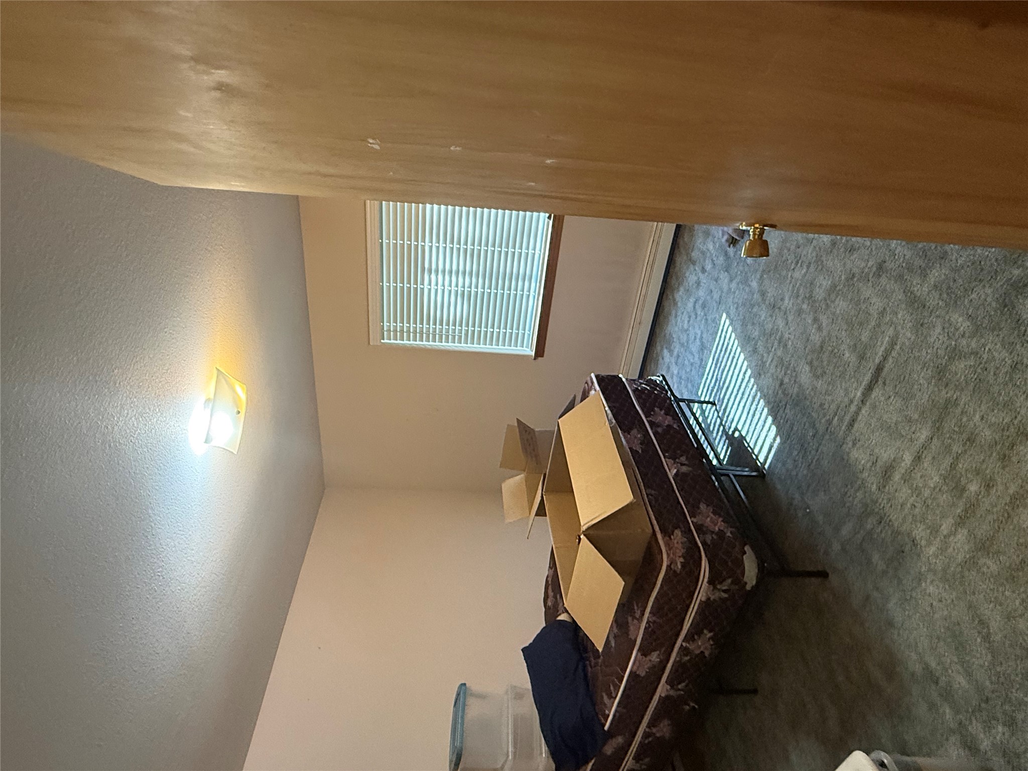 219 S 7th