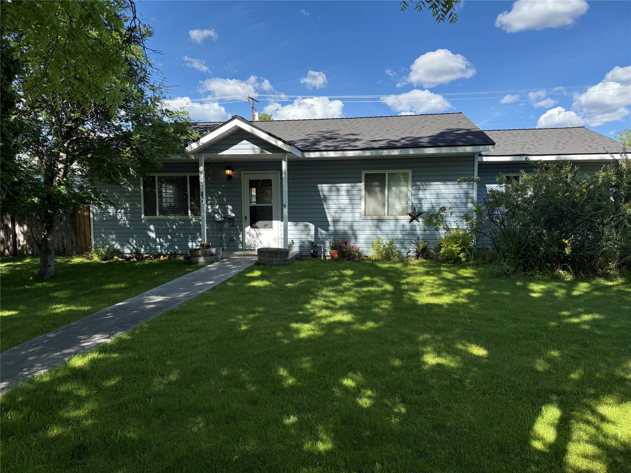 219 S 7th