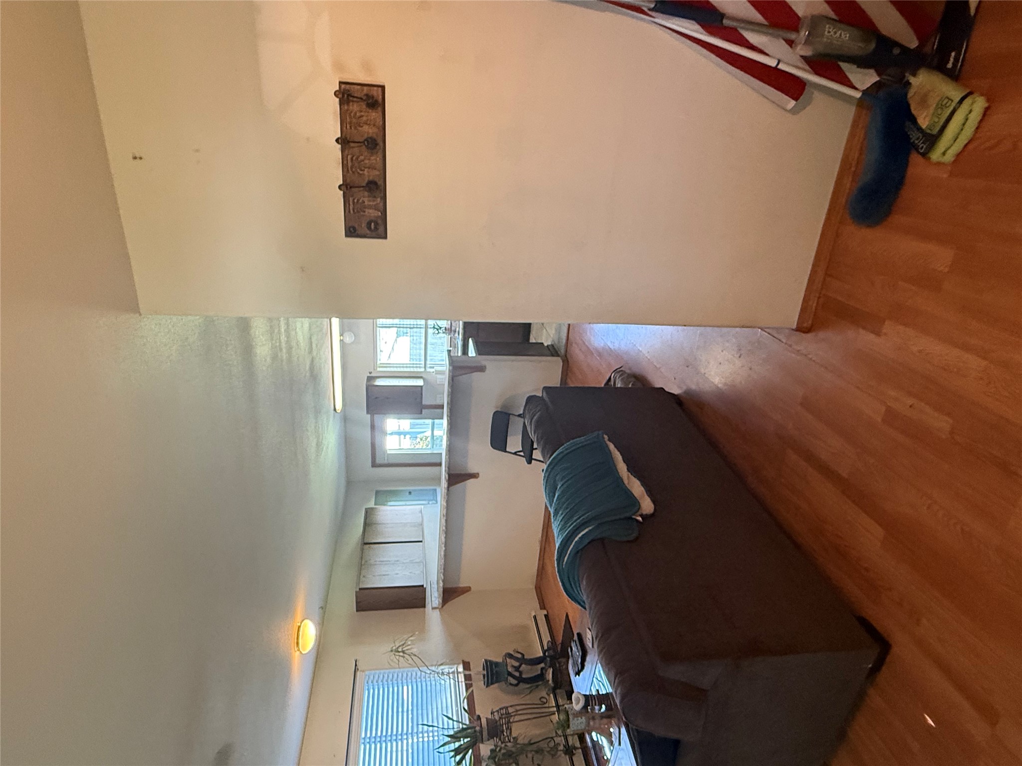 219 S 7th