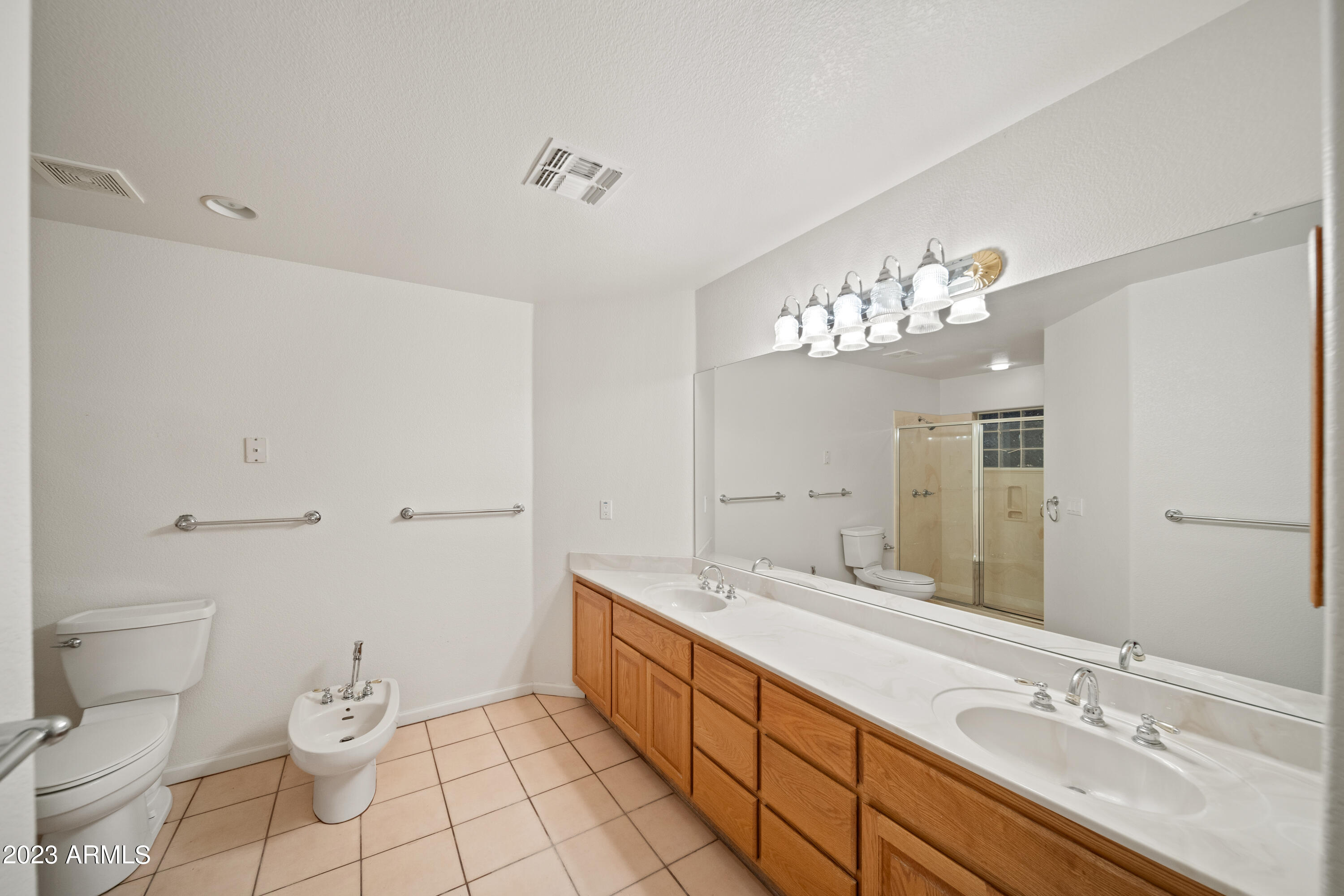 2105 W SILVERLODE Drive