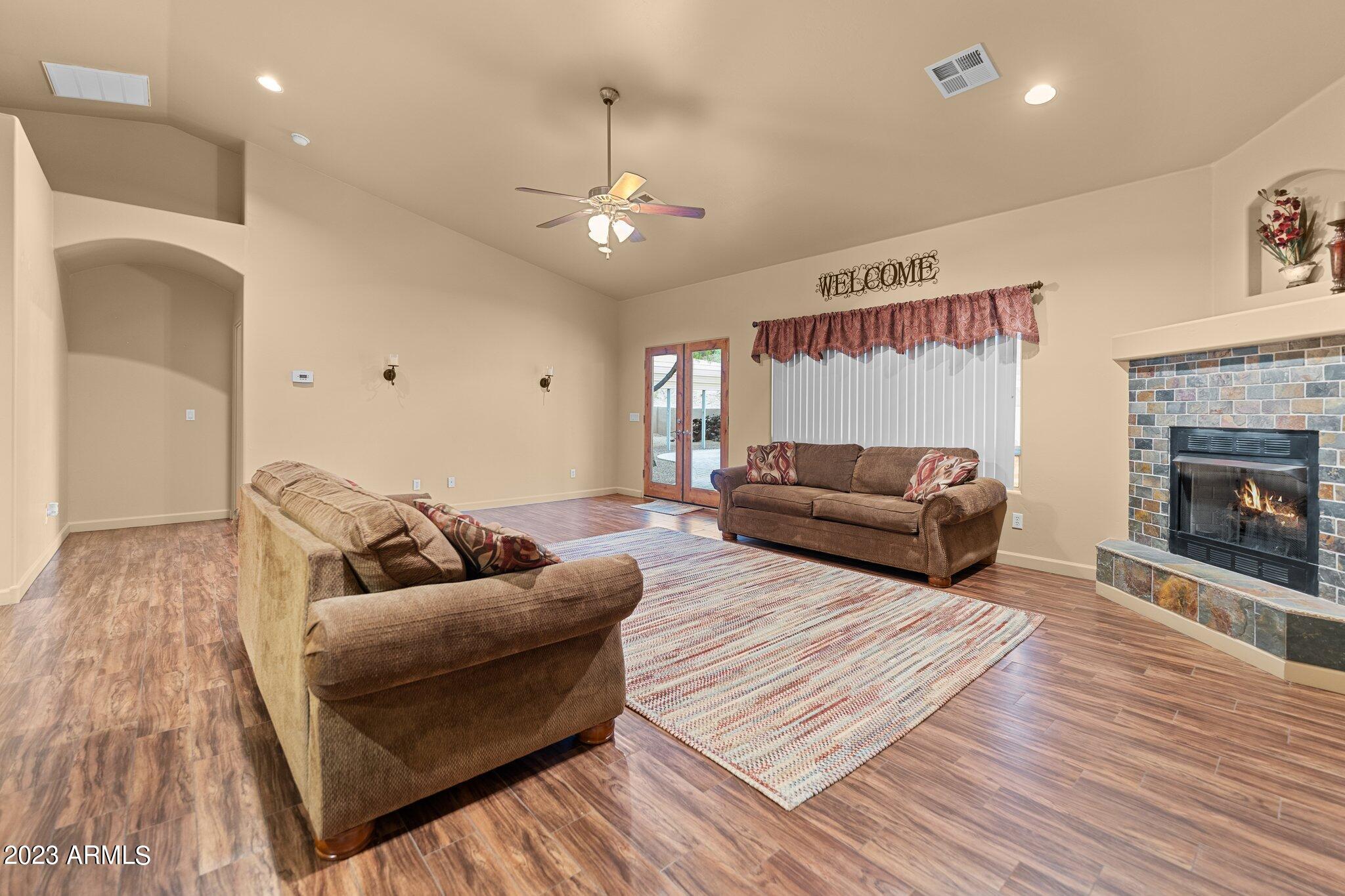 406 N Mariposa Drive