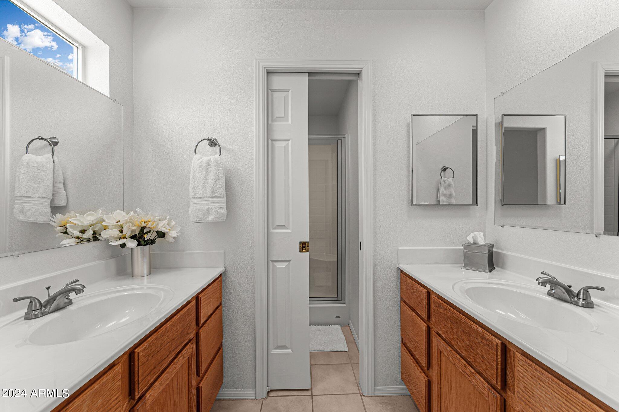 165 E COTTONWOOD Lane