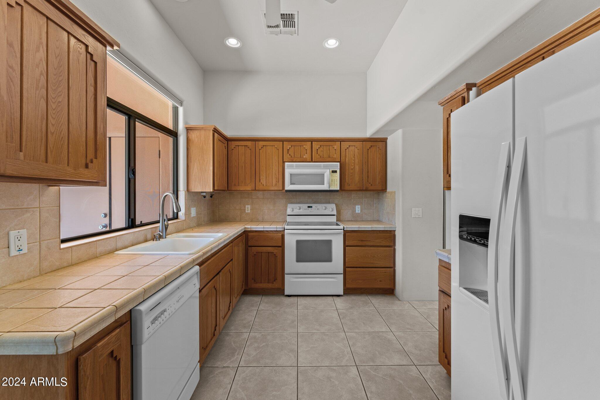 1595 W CALLE SIMPATICO --