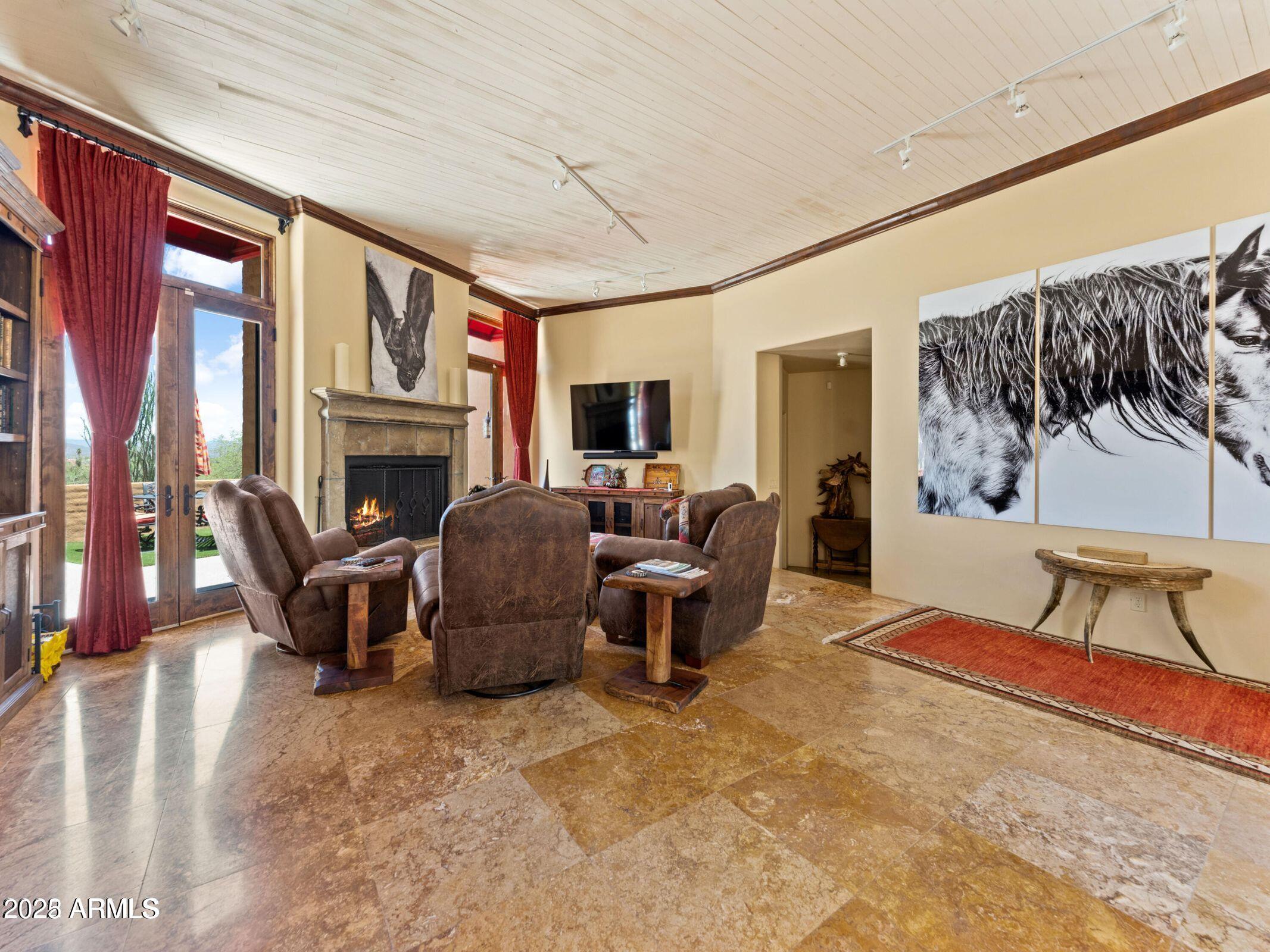 1489 THRASHER Lane