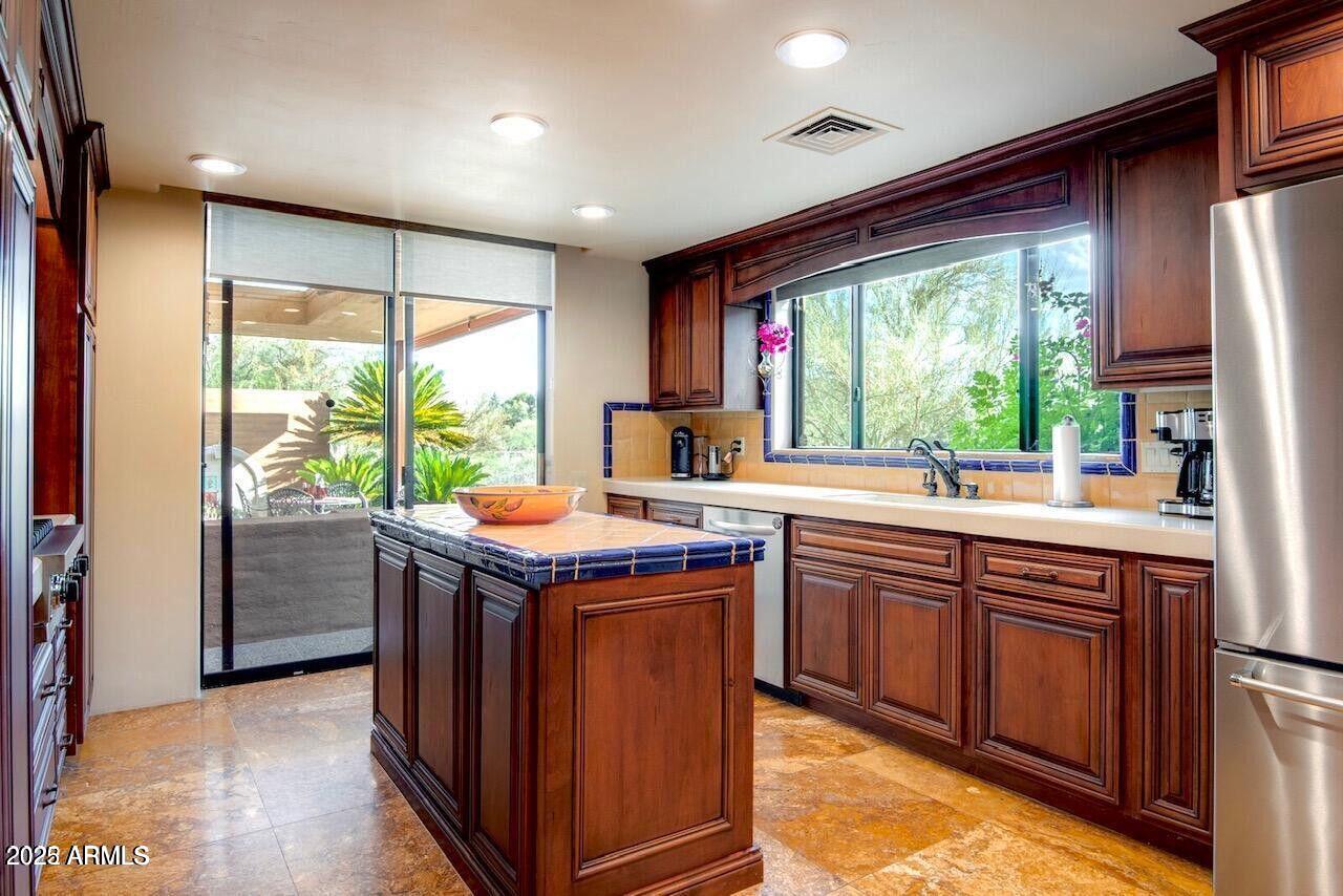 1489 THRASHER Lane