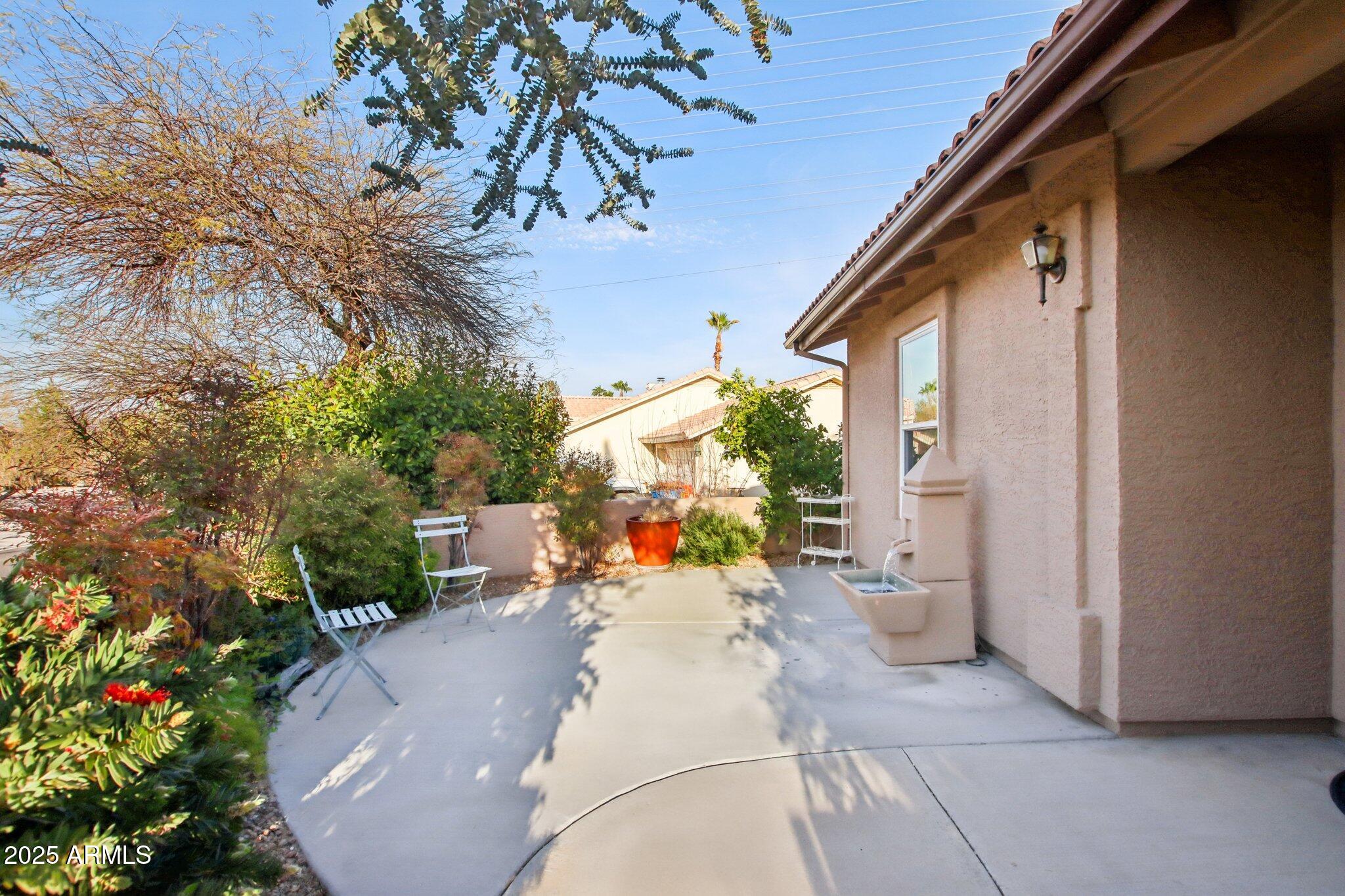 855 W SANTA FE Drive