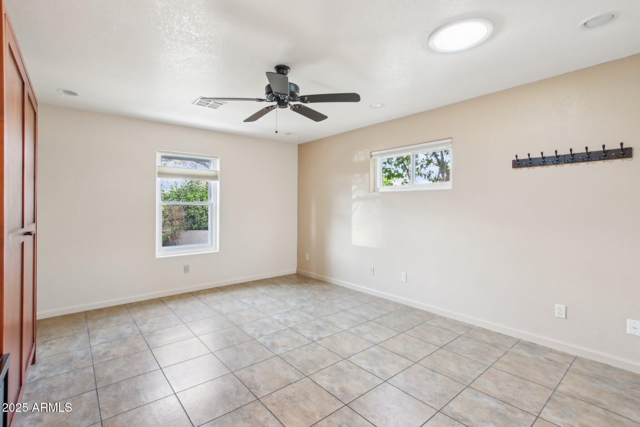 855 W SANTA FE Drive