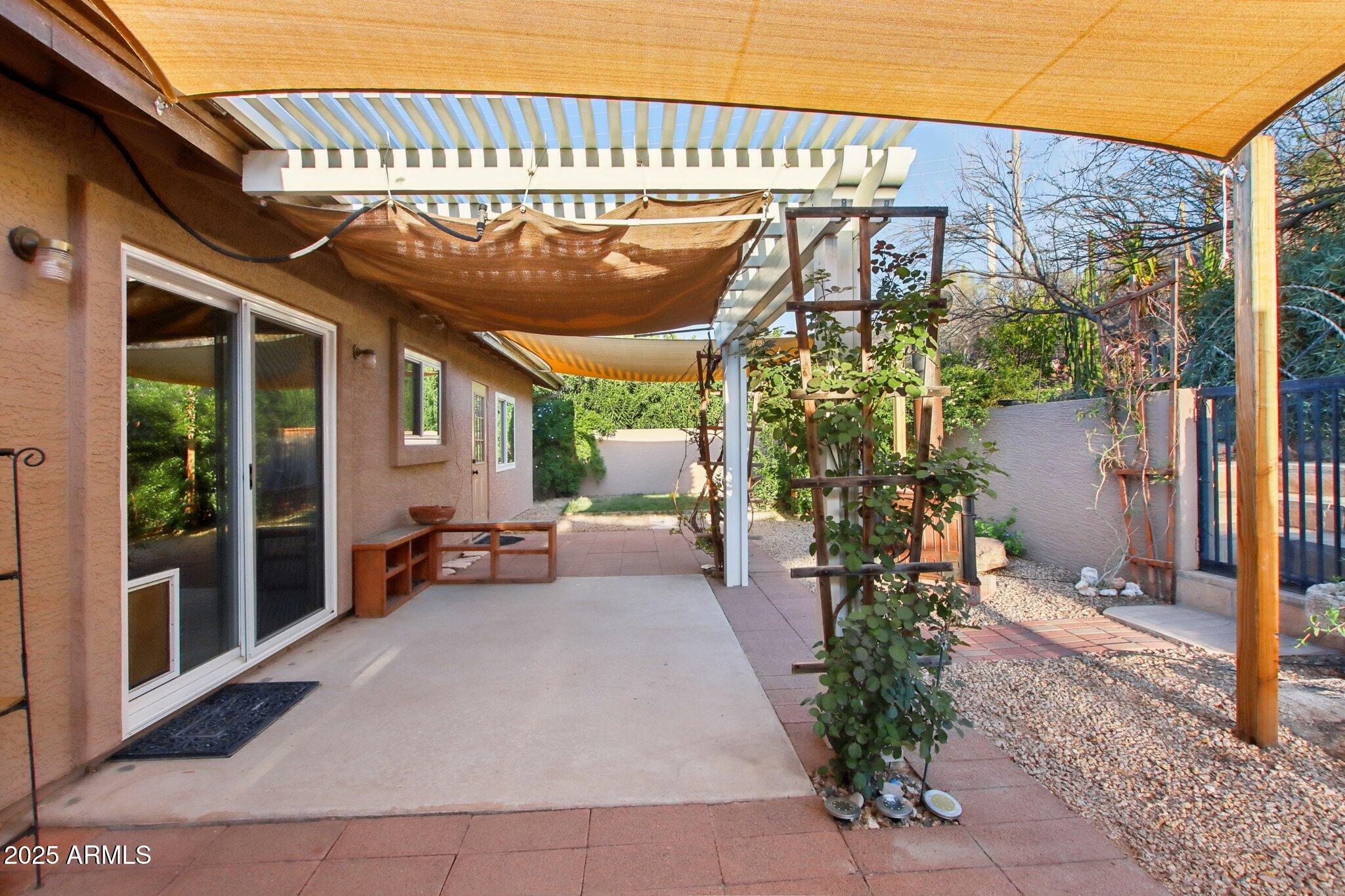 855 W SANTA FE Drive