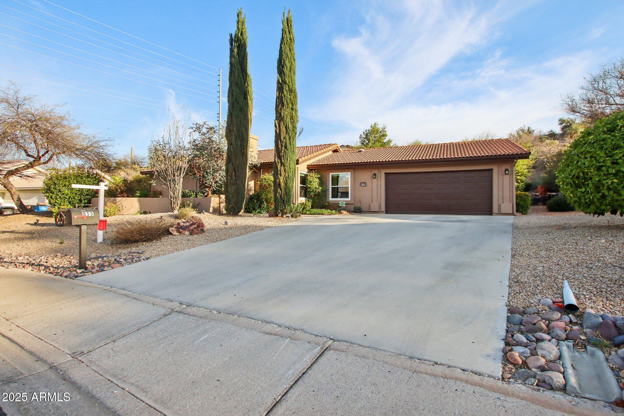 855 W SANTA FE Drive