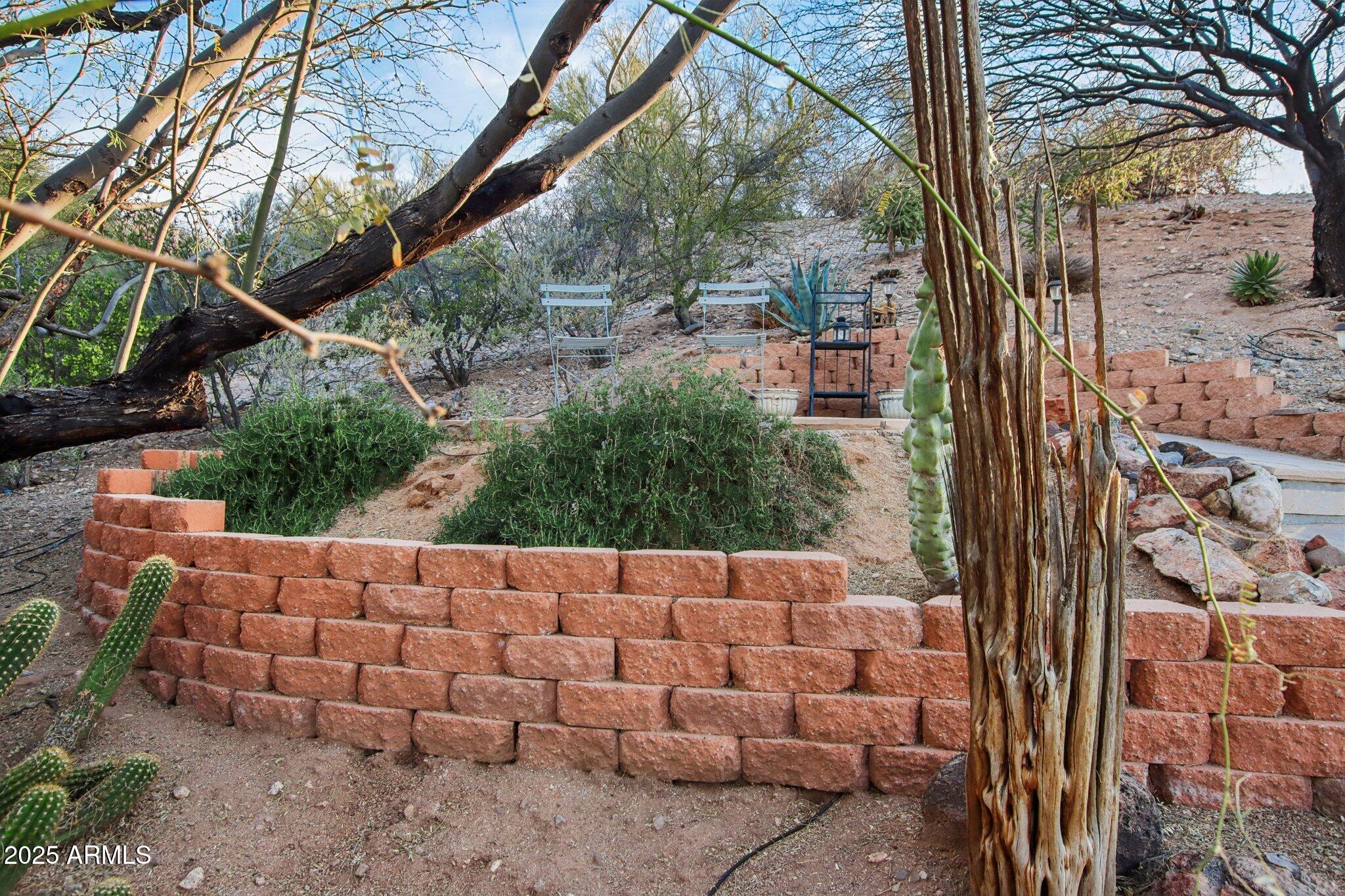 855 W SANTA FE Drive